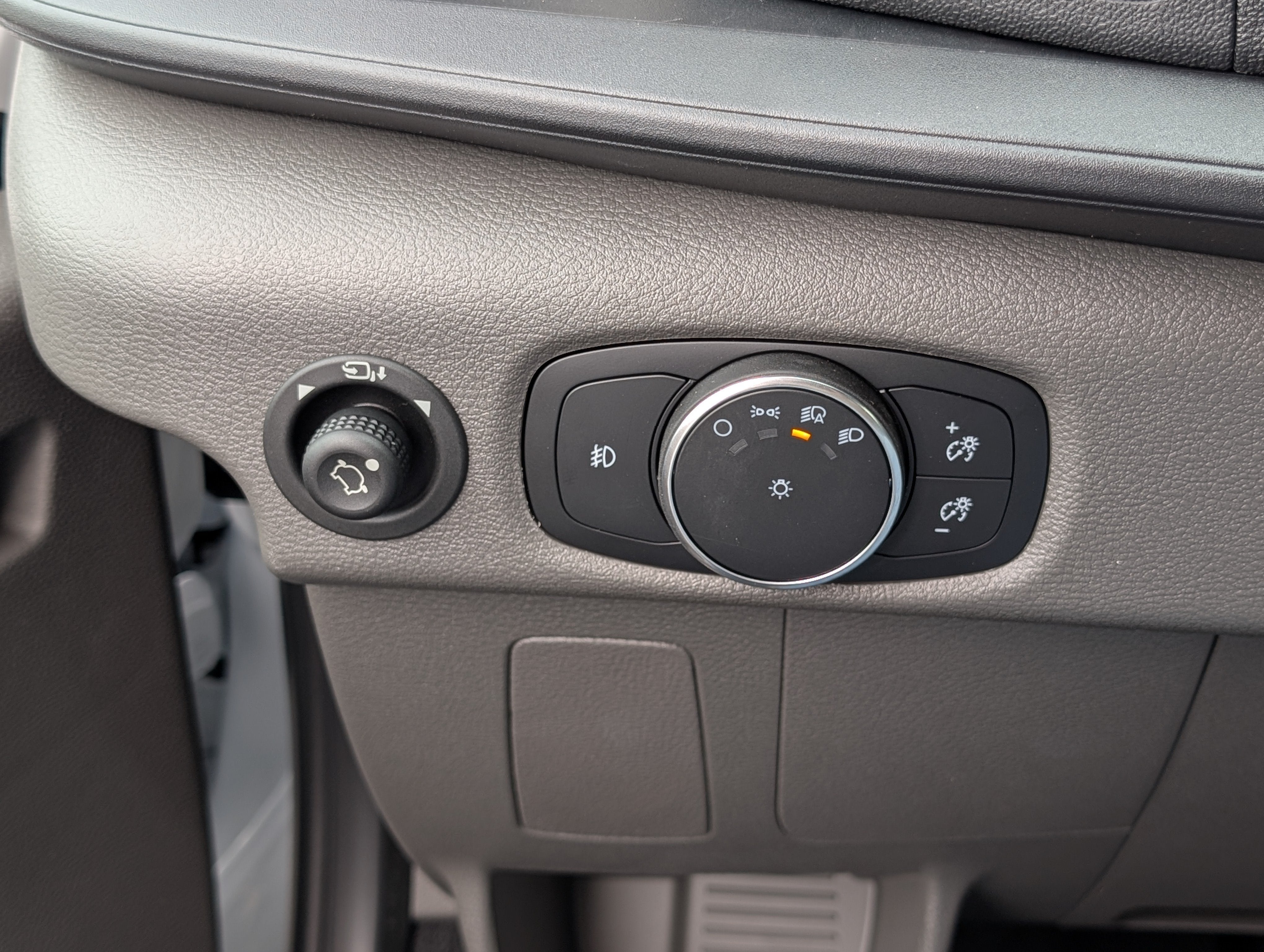 2027 Ford Transit Passenger Wagon XLT