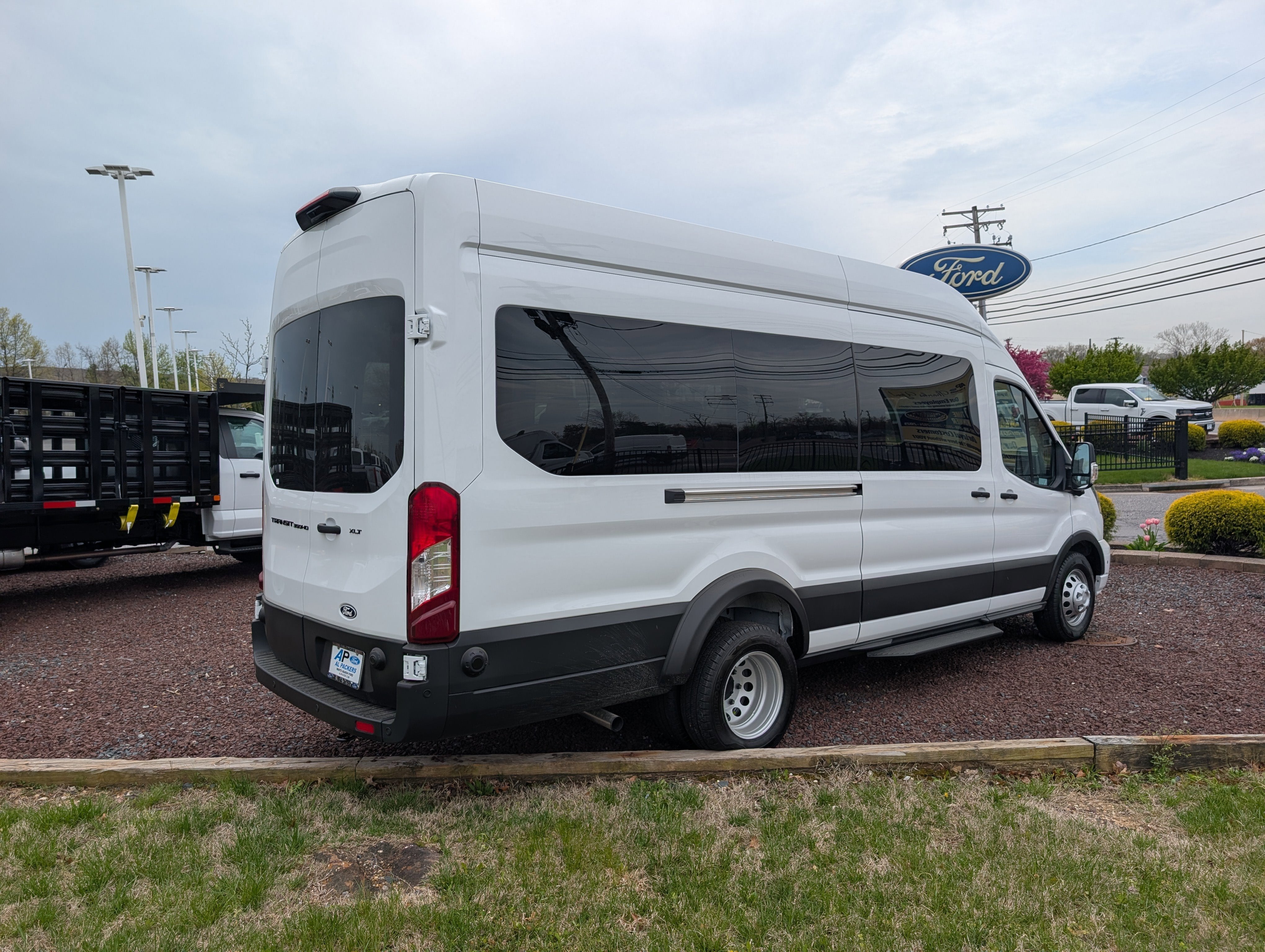 2026 Ford Transit Passenger Wagon XLT