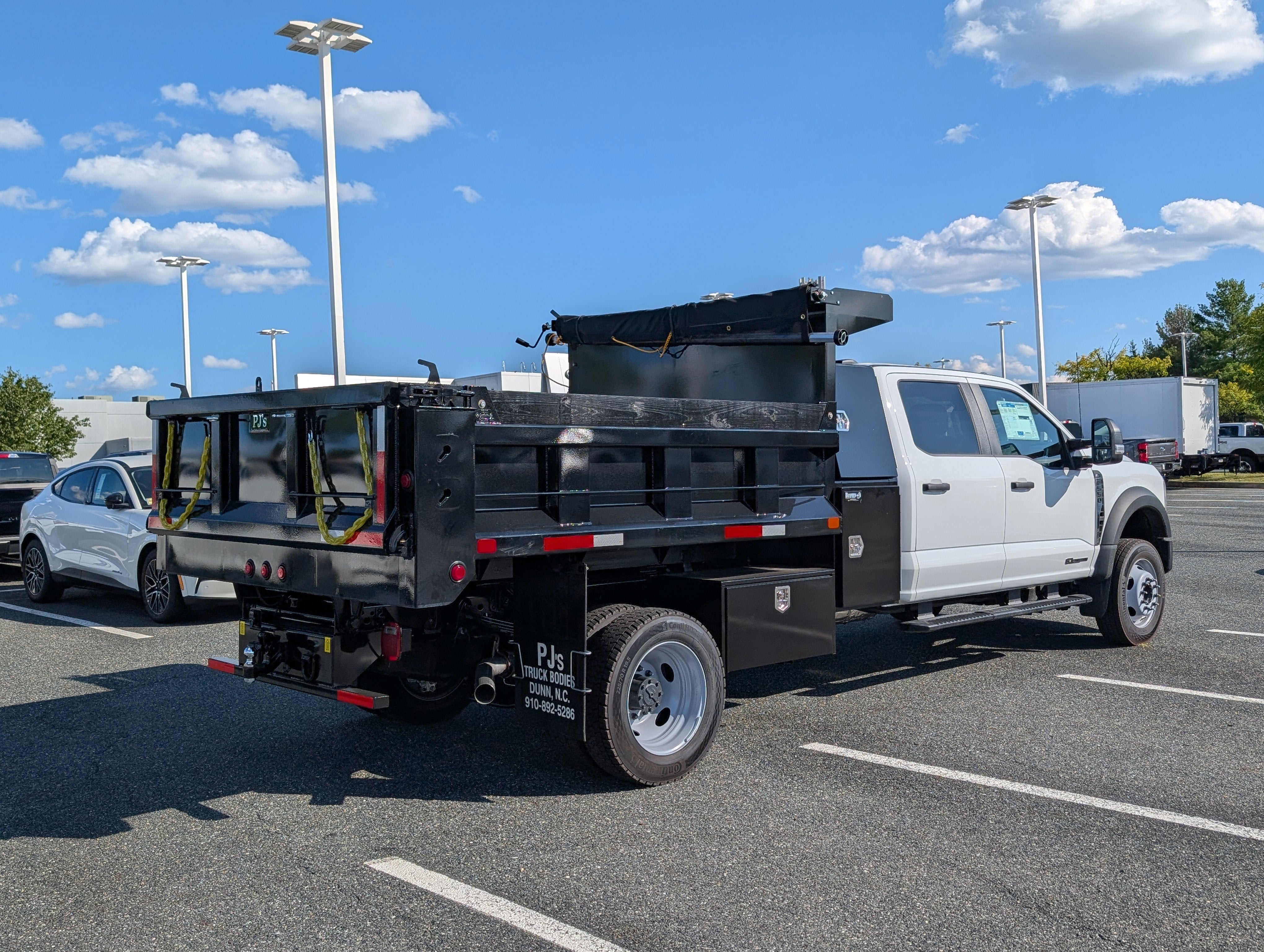 2025 Ford Super Duty F-550 DRW XL