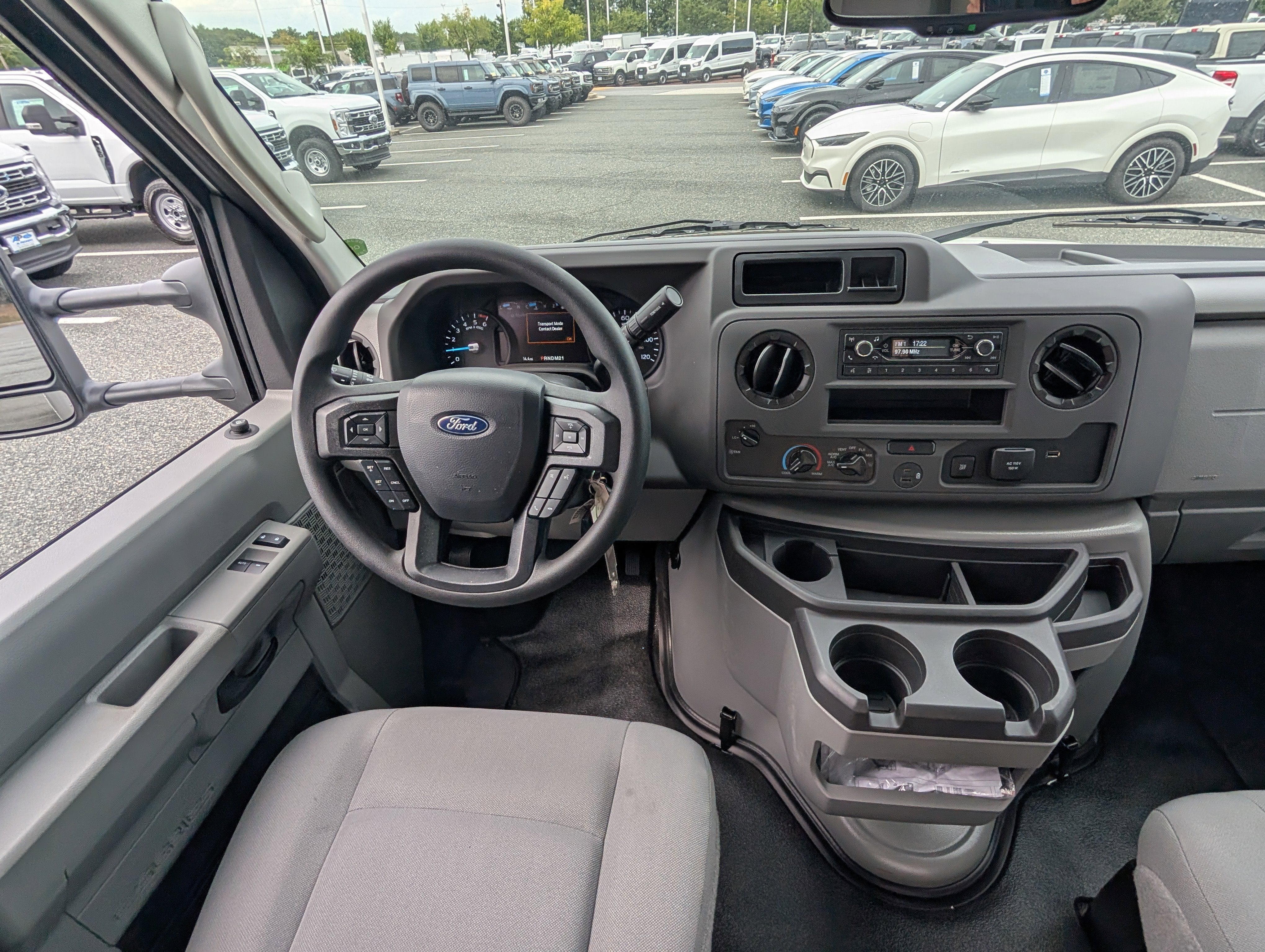 2026 Ford E-Series Cutaway E-450 DRW