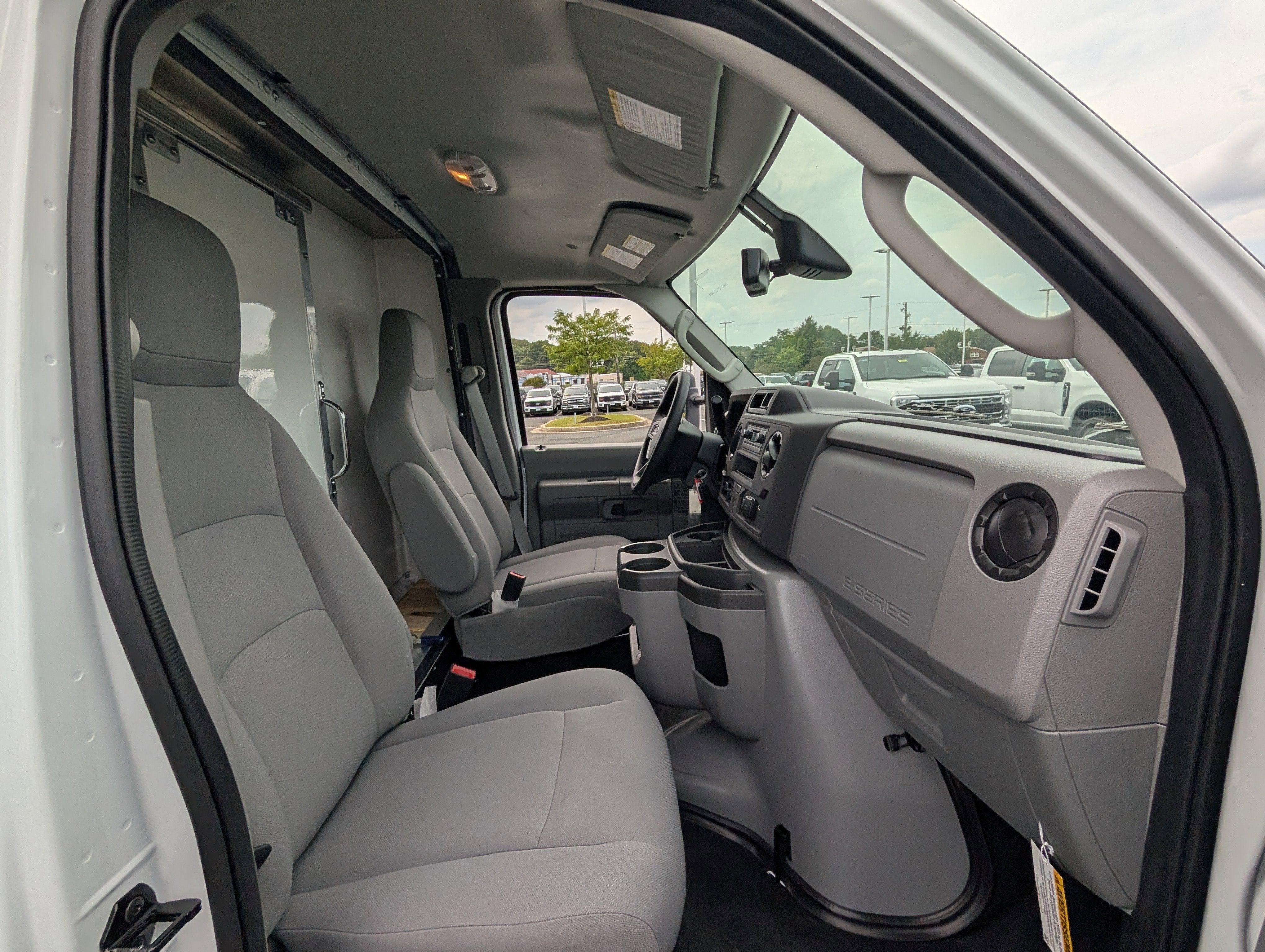 2026 Ford E-Series Cutaway E-450 DRW