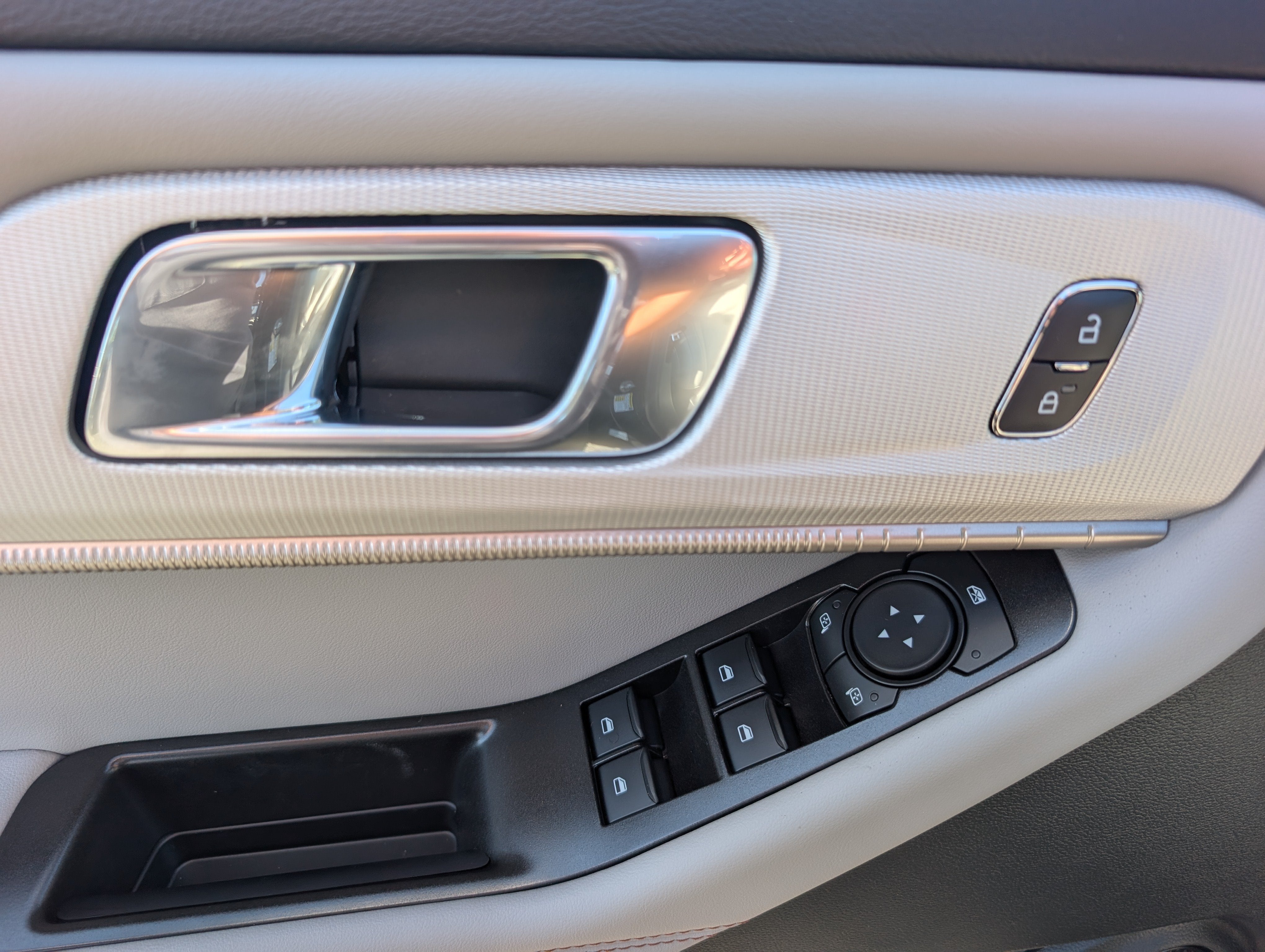 2027 Ford Explorer Active with 200A Pkg