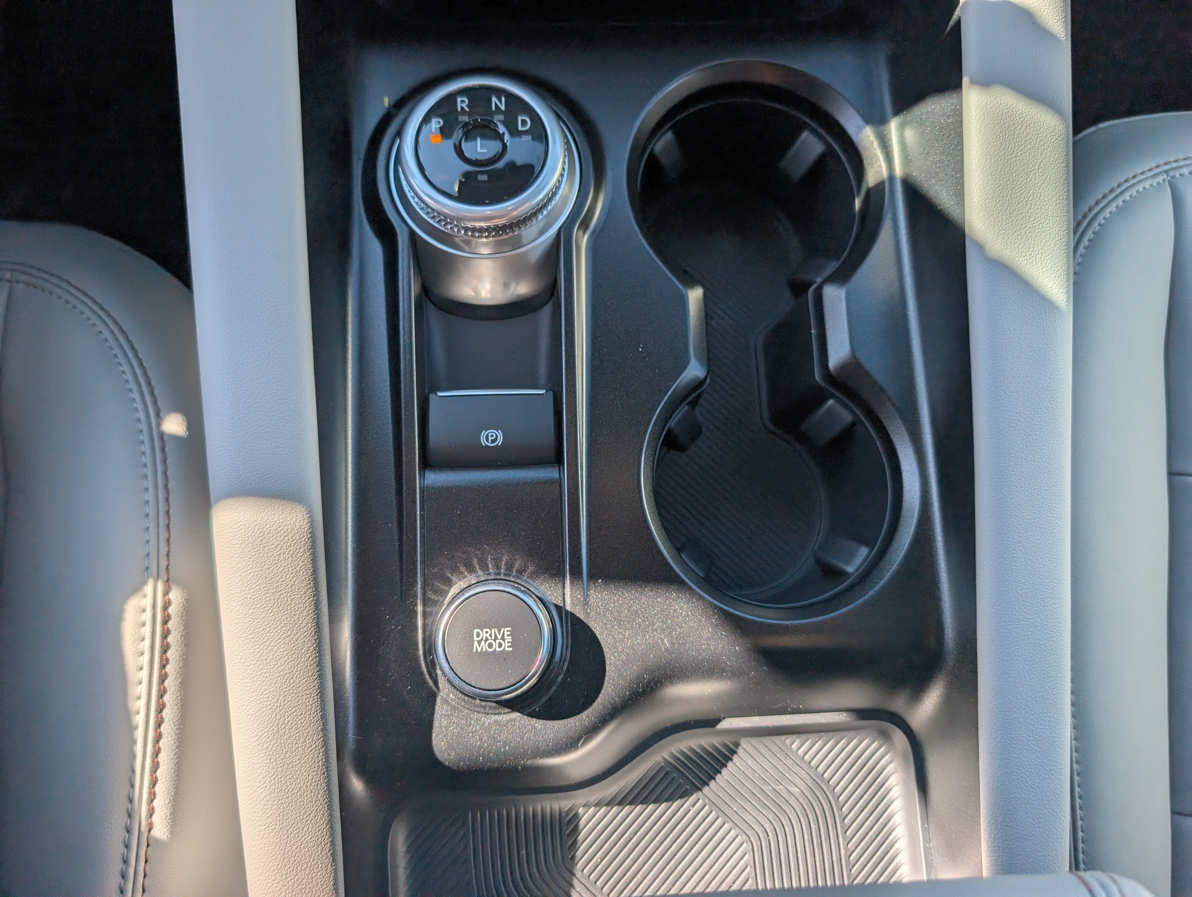 2027 Ford Explorer Active with 200A Pkg