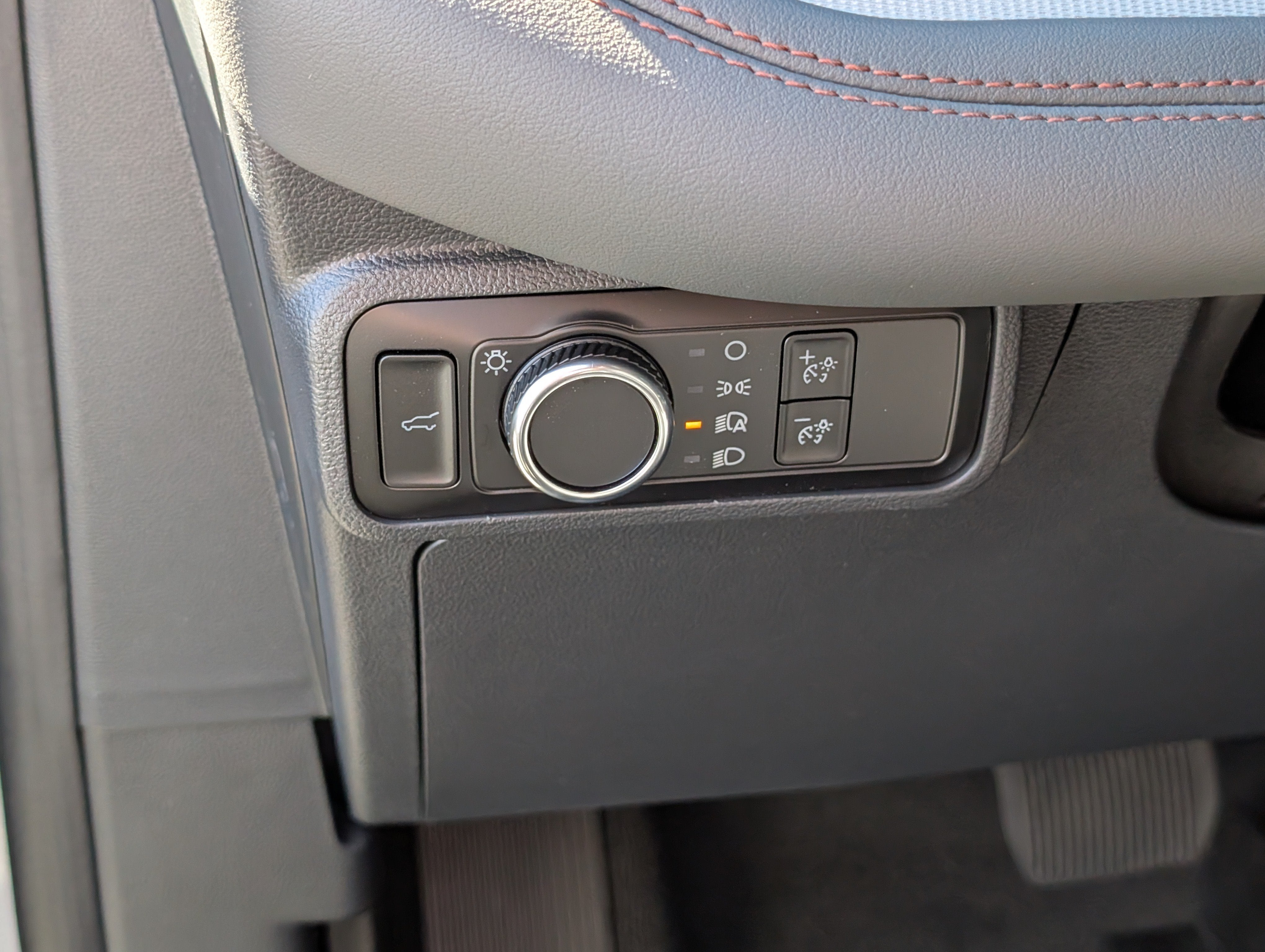 2027 Ford Explorer Active w/100A Pkg