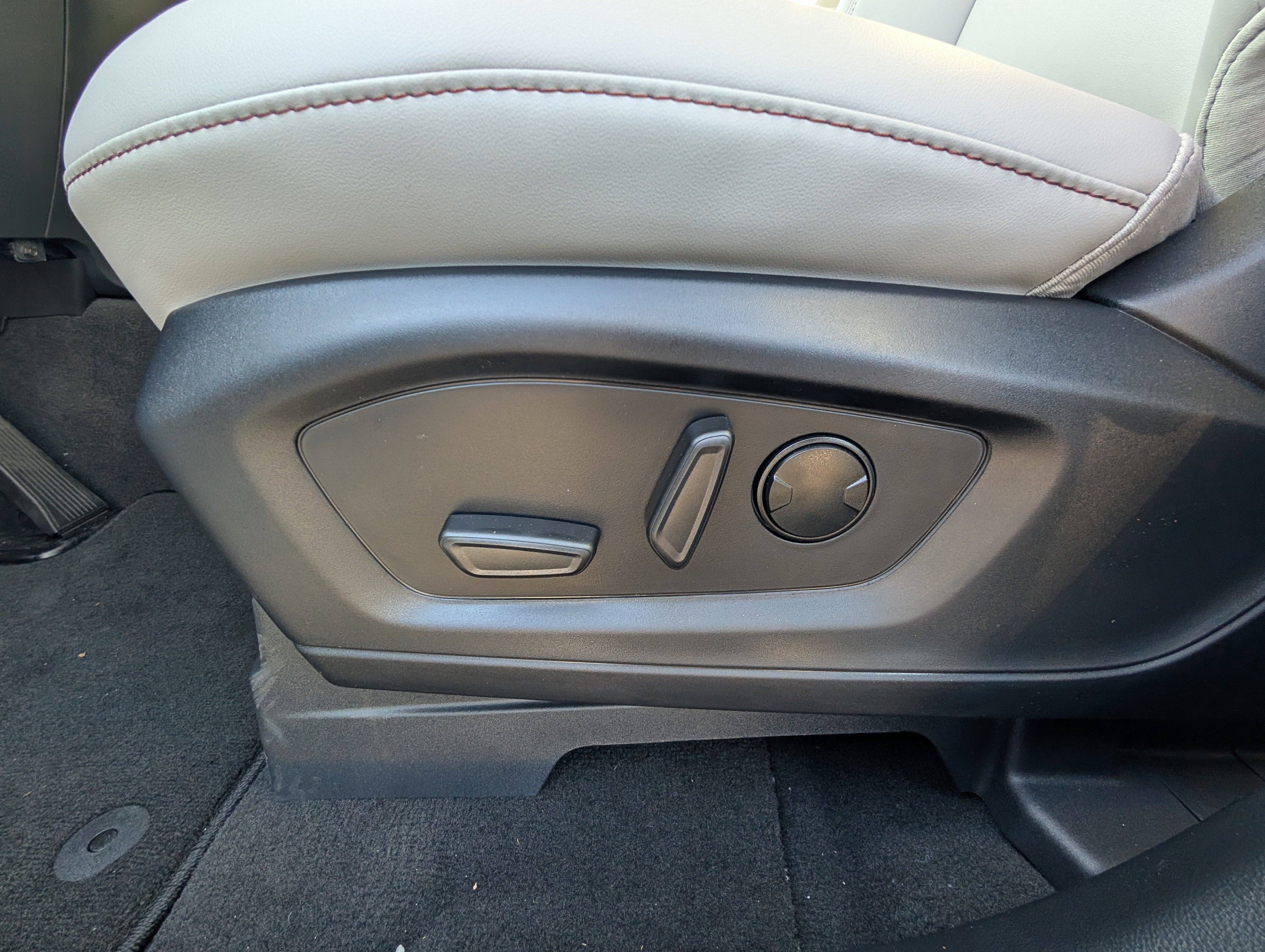 2026 Ford Explorer Active with 200A Pkg