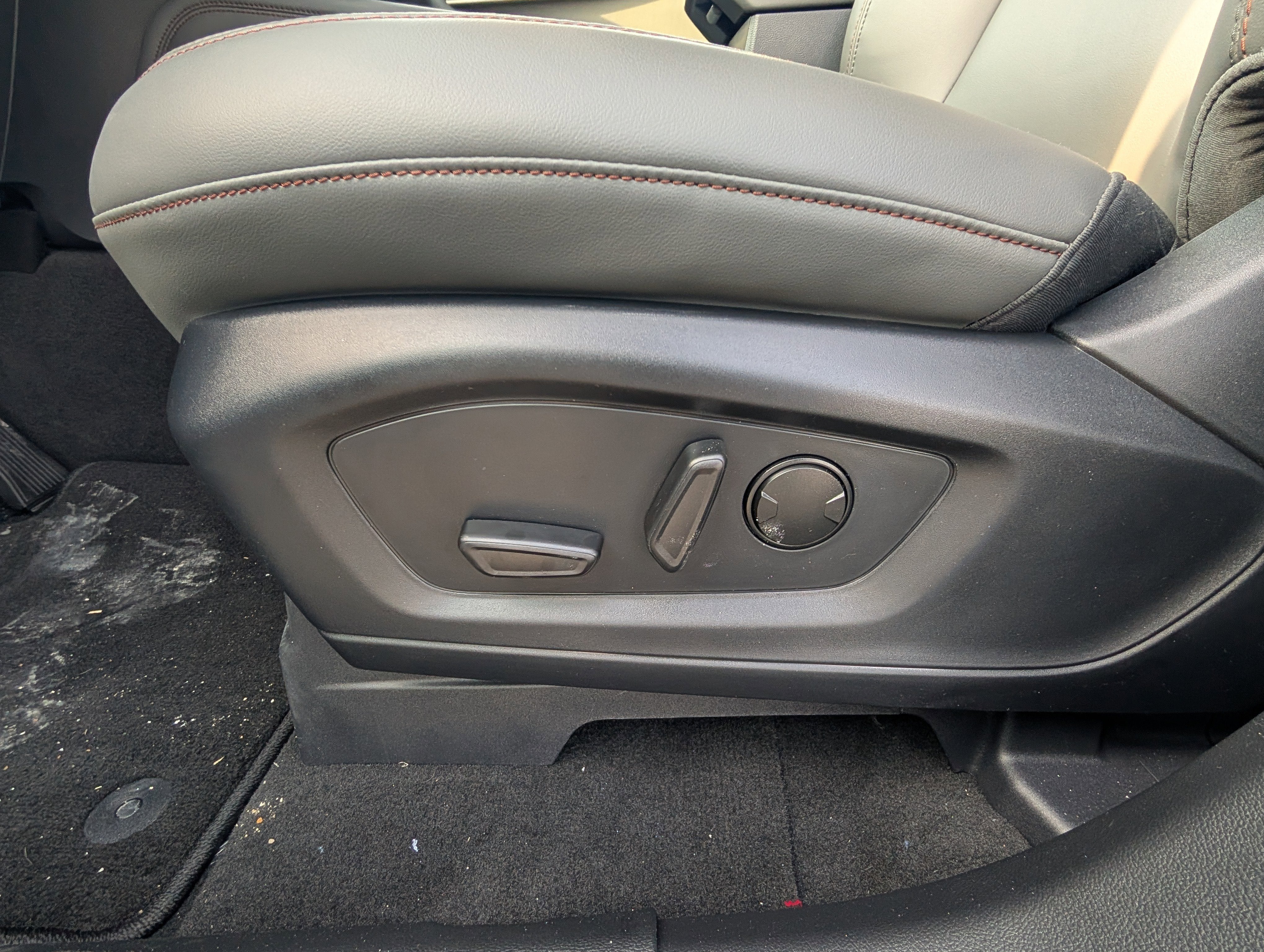 2026 Ford Explorer Active with 200A Pkg