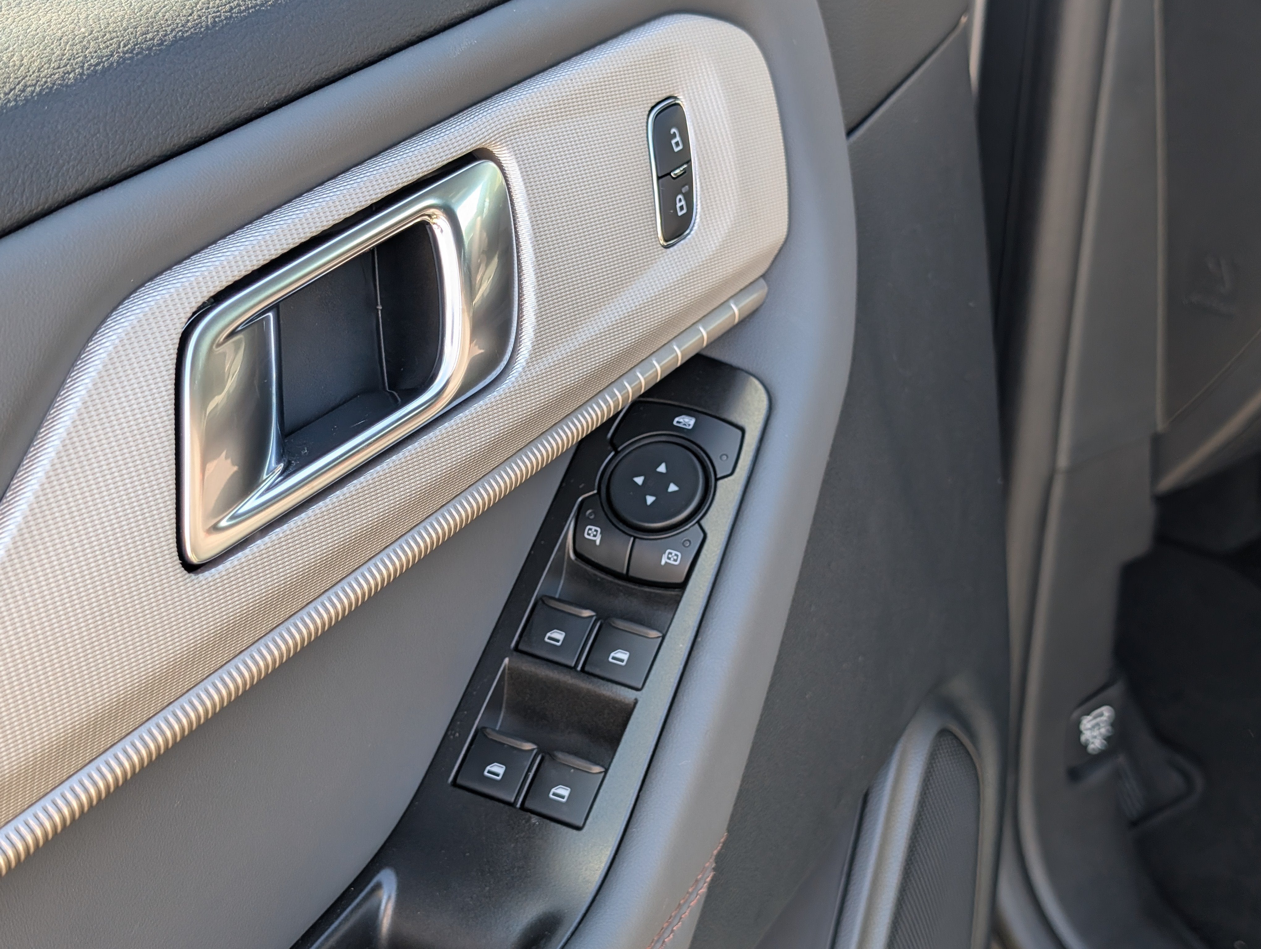 2027 Ford Explorer Active with 200A Pkg