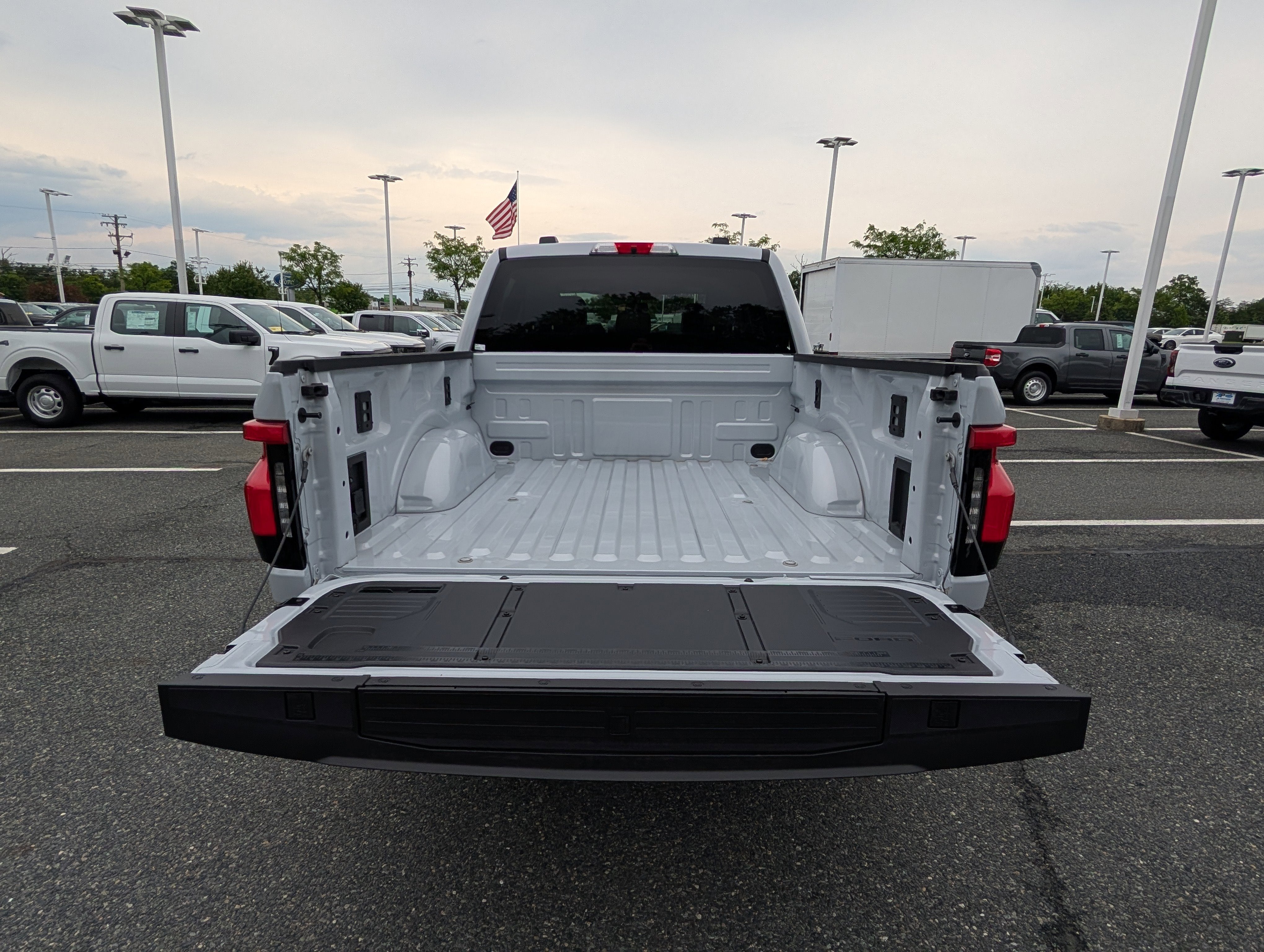 2025 Ford F-150 Lightning Flash