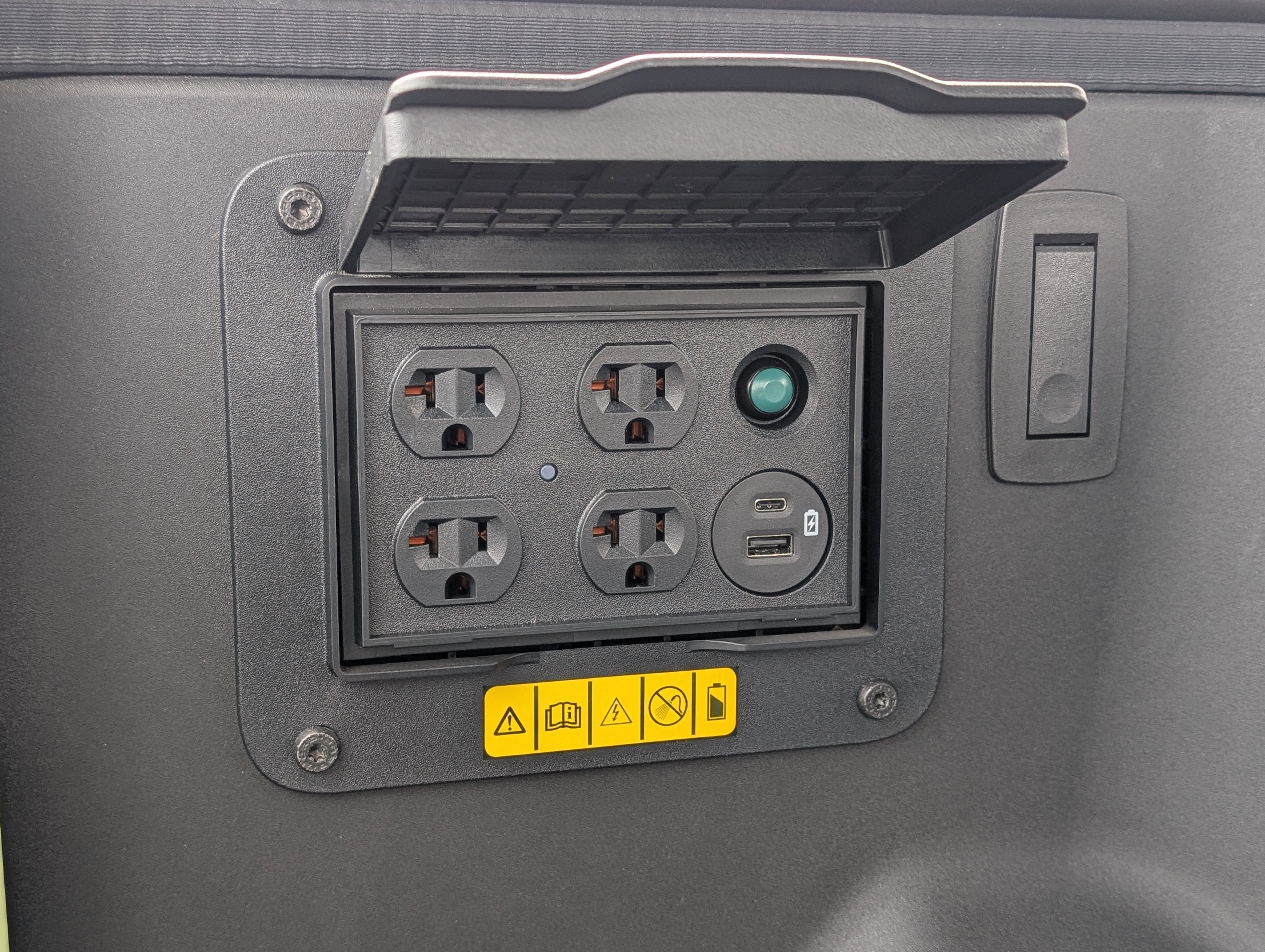 2024 Ford F-150 Lightning LARIAT