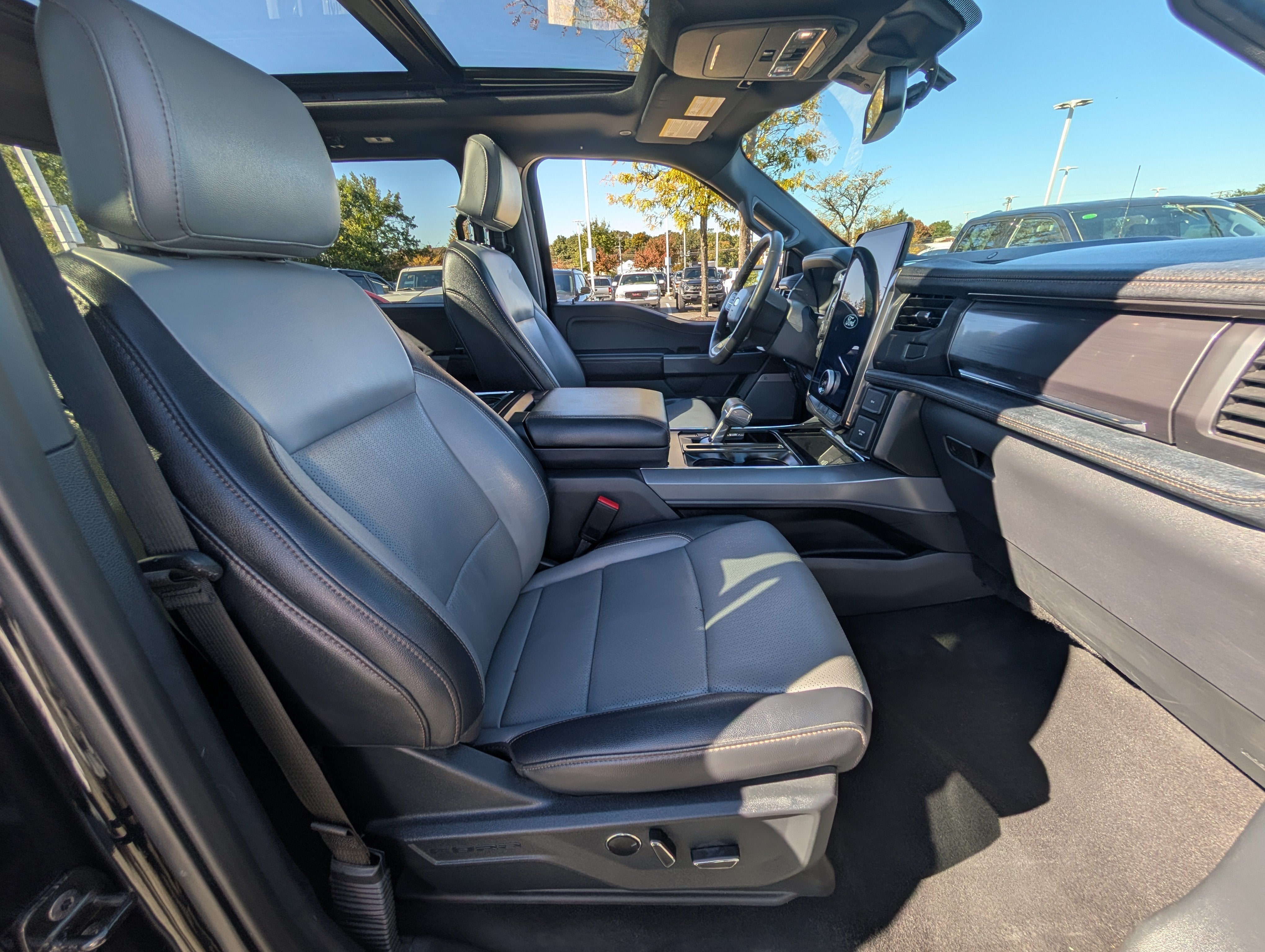 2025 Ford F-150 Lightning LARIAT