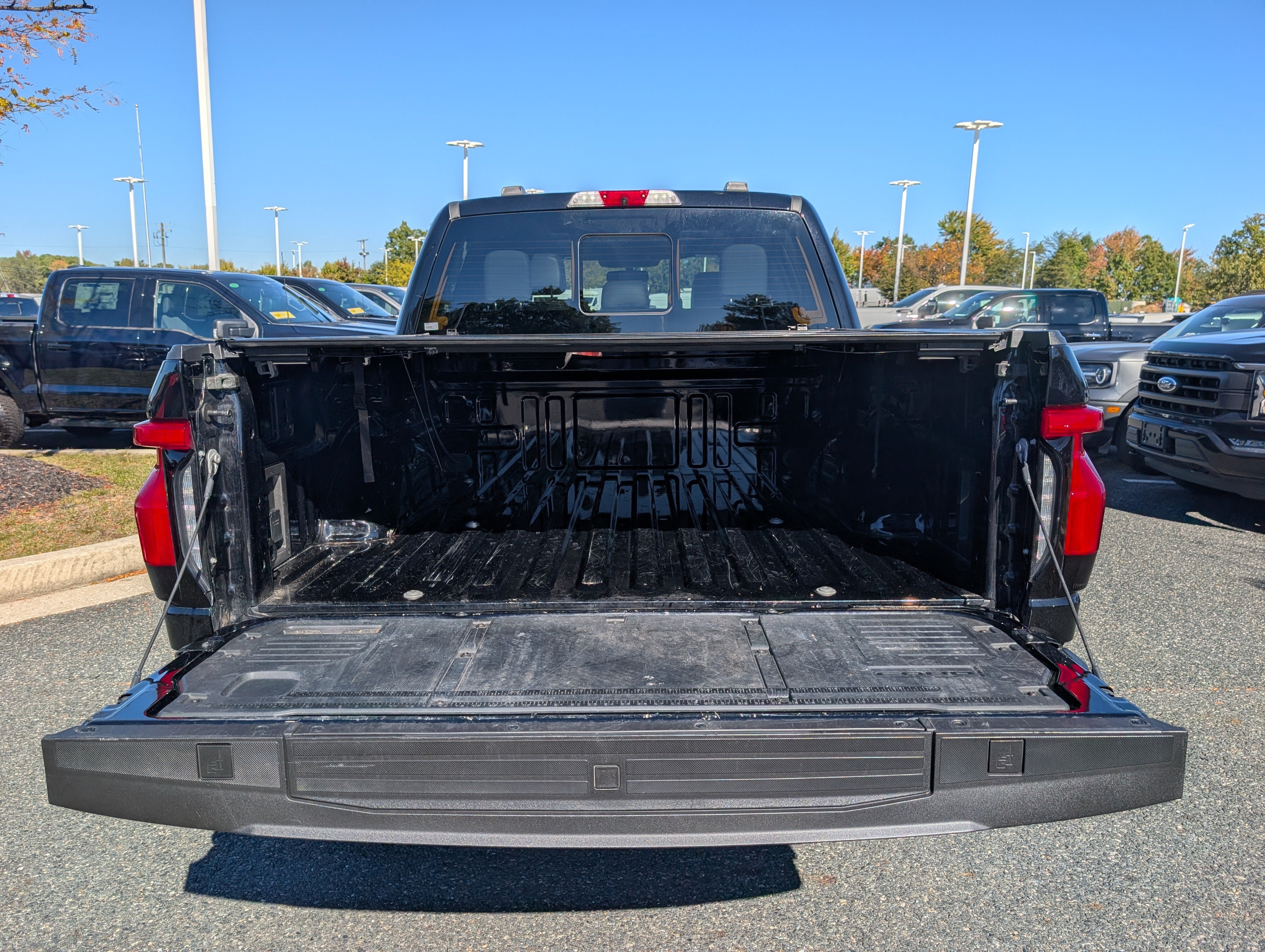 2025 Ford F-150 Lightning LARIAT