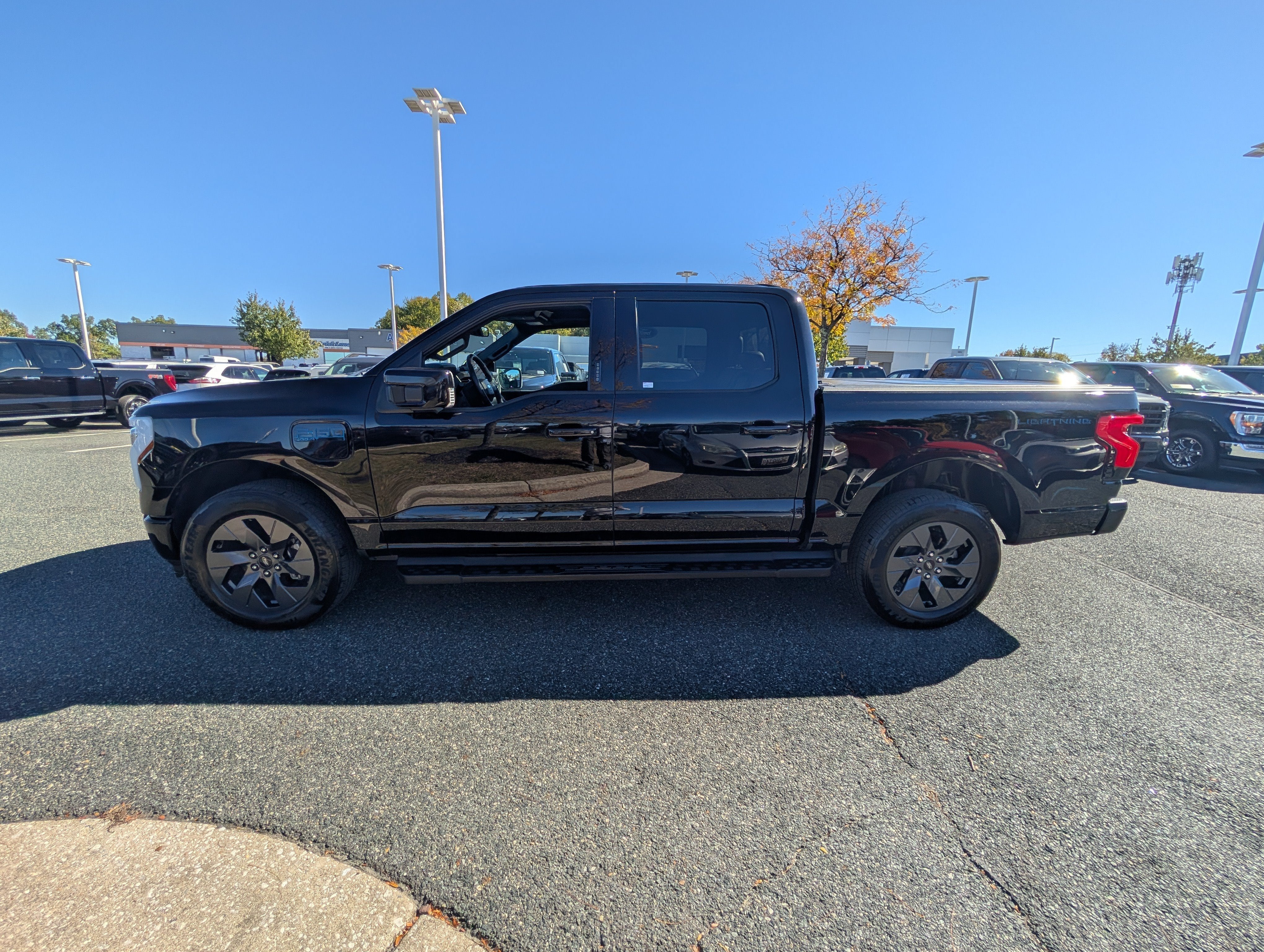 2025 Ford F-150 Lightning LARIAT