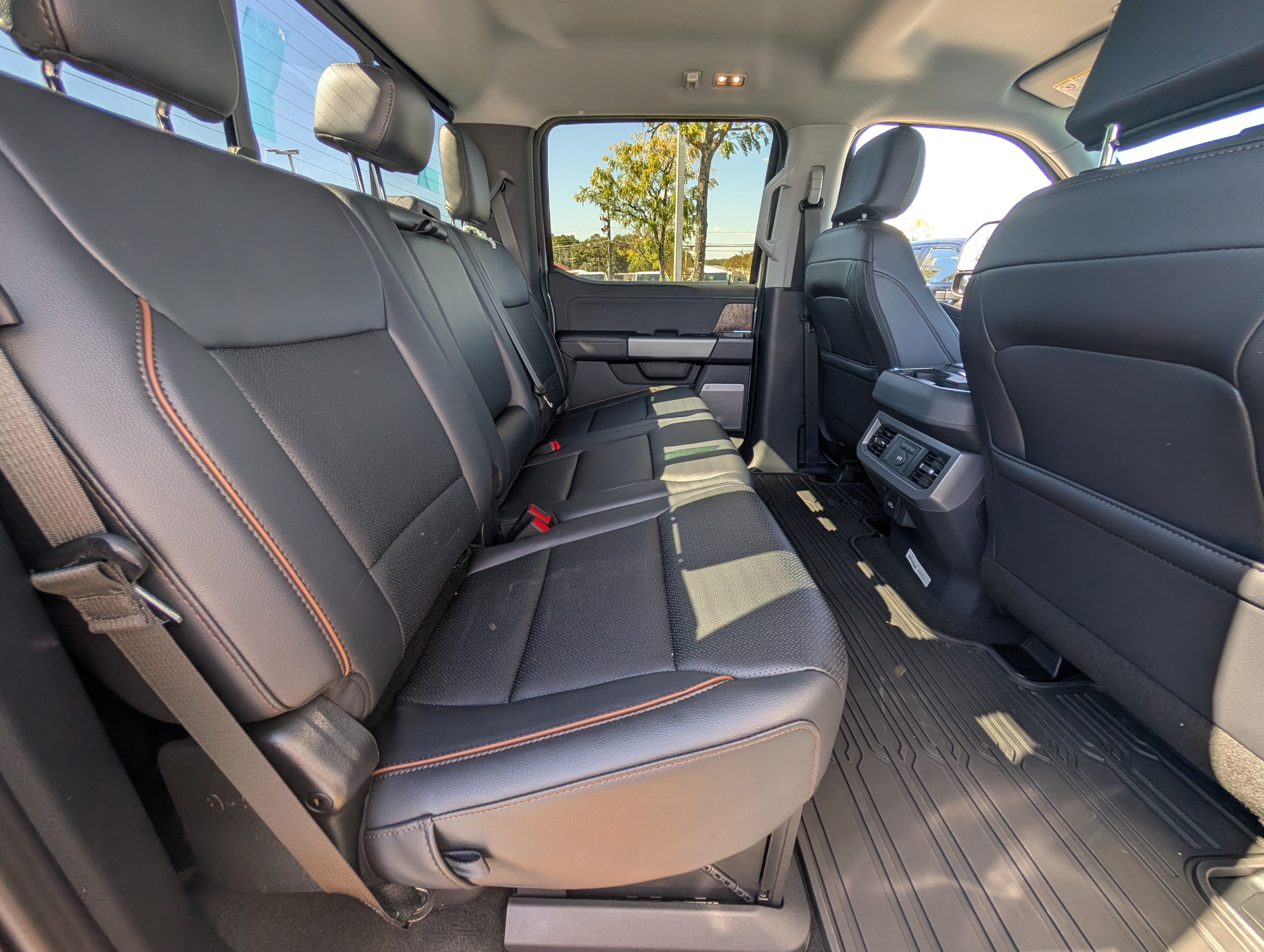 2027 Ford Super Duty F-250 SRW LARIAT