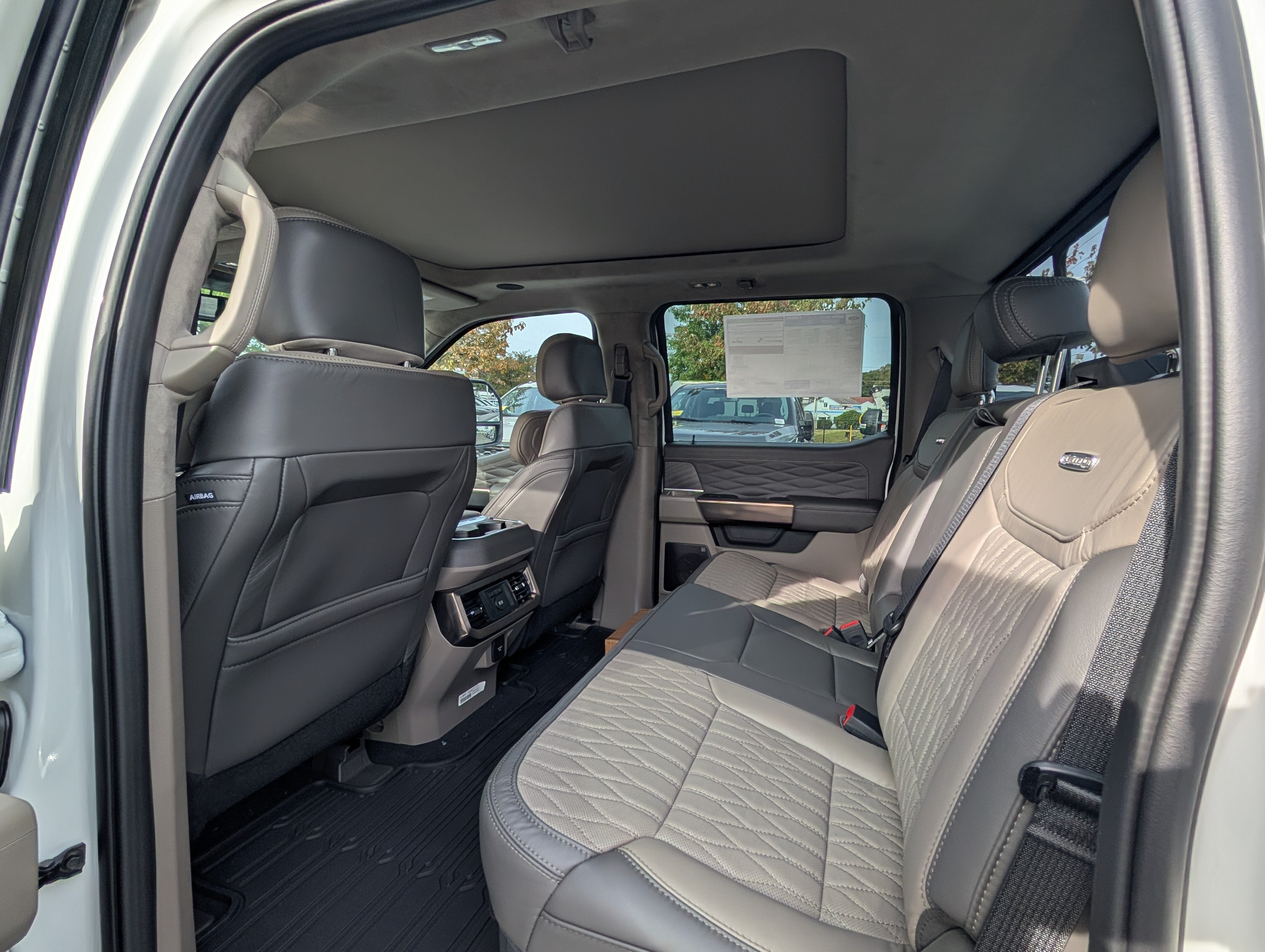 2027 Ford Super Duty F-250 SRW Platinum