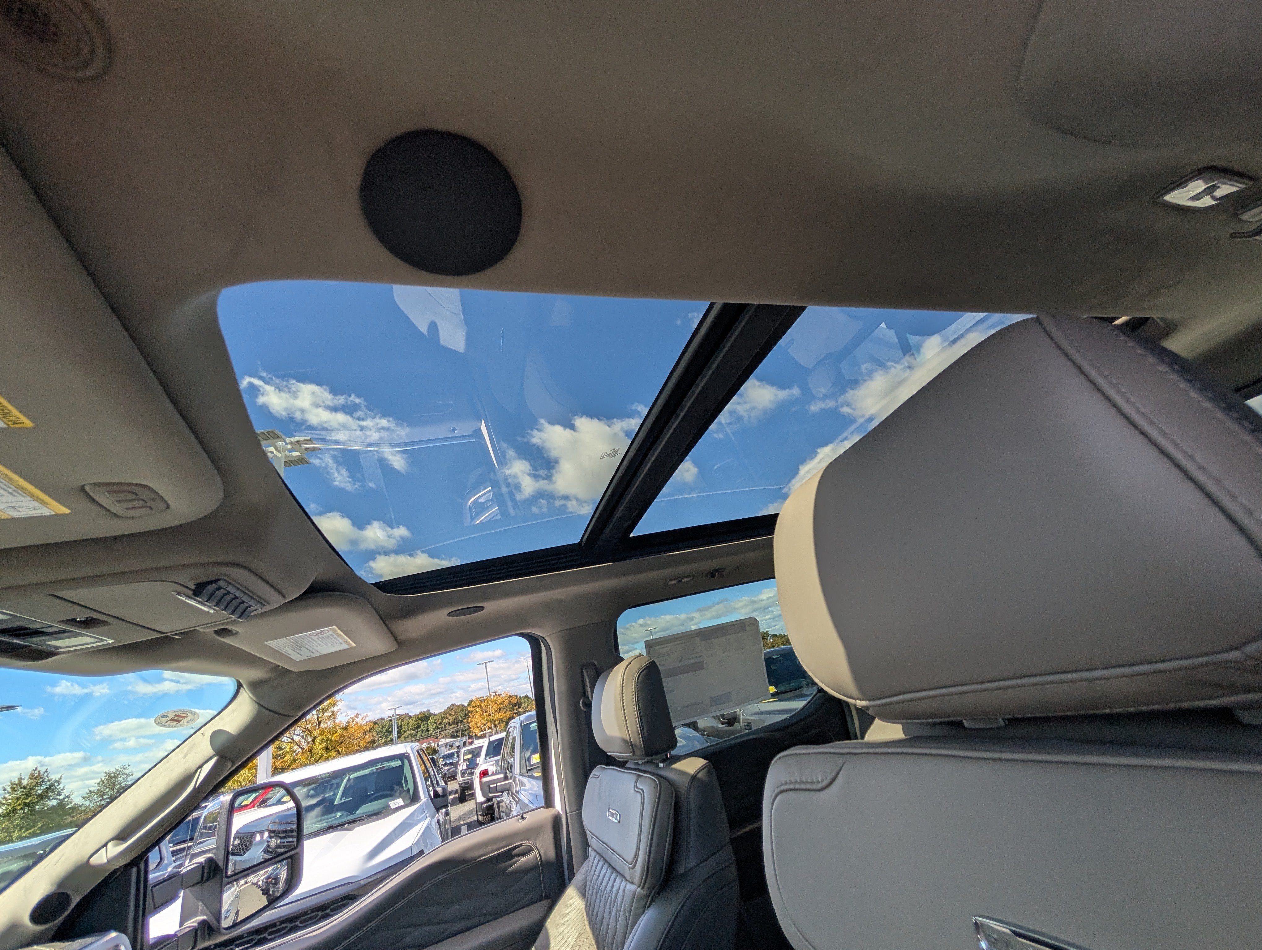 2027 Ford Super Duty F-350 SRW Platinum