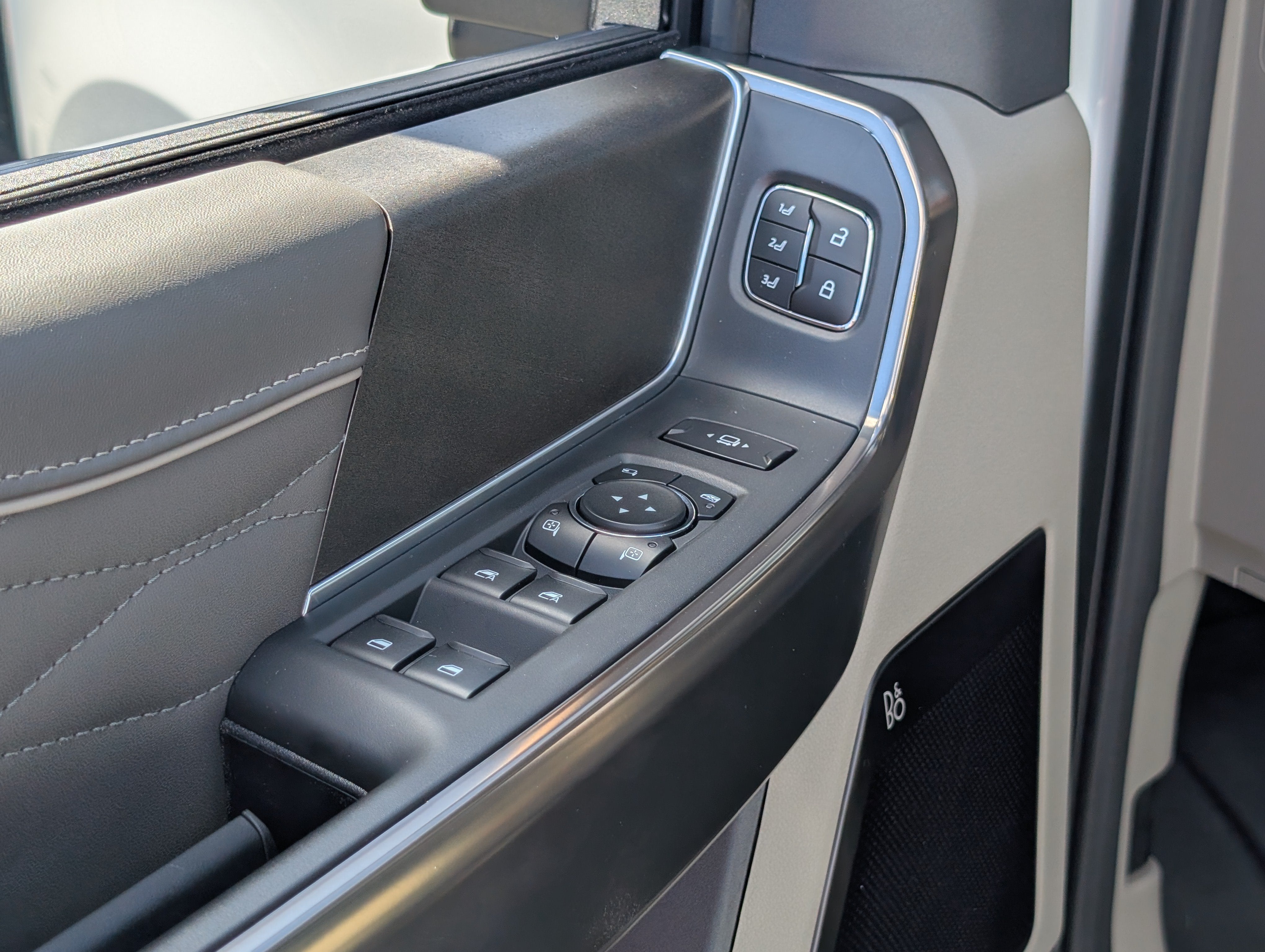 2027 Ford Super Duty F-350 SRW Platinum