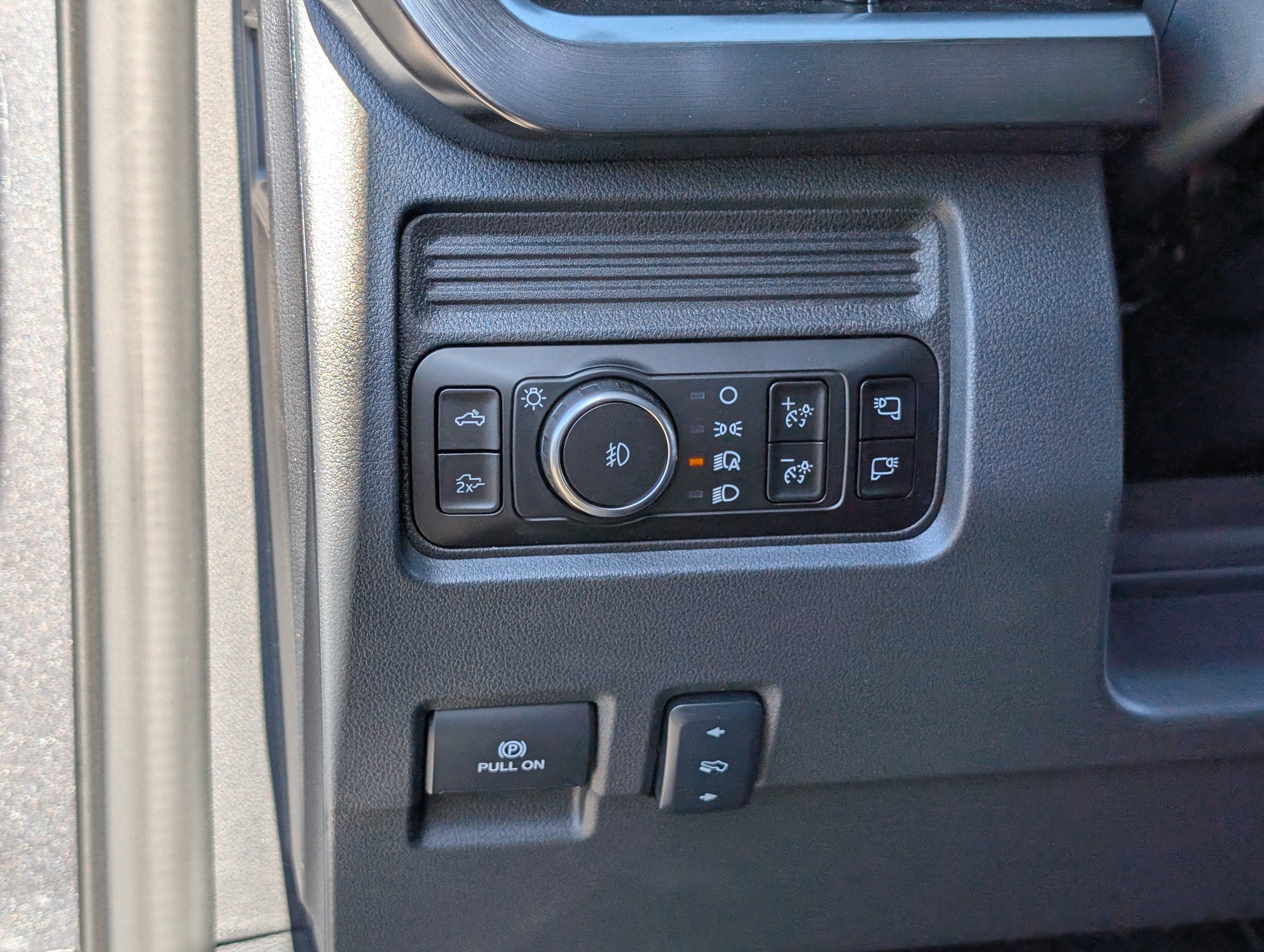2027 Ford Super Duty F-350 SRW LARIAT