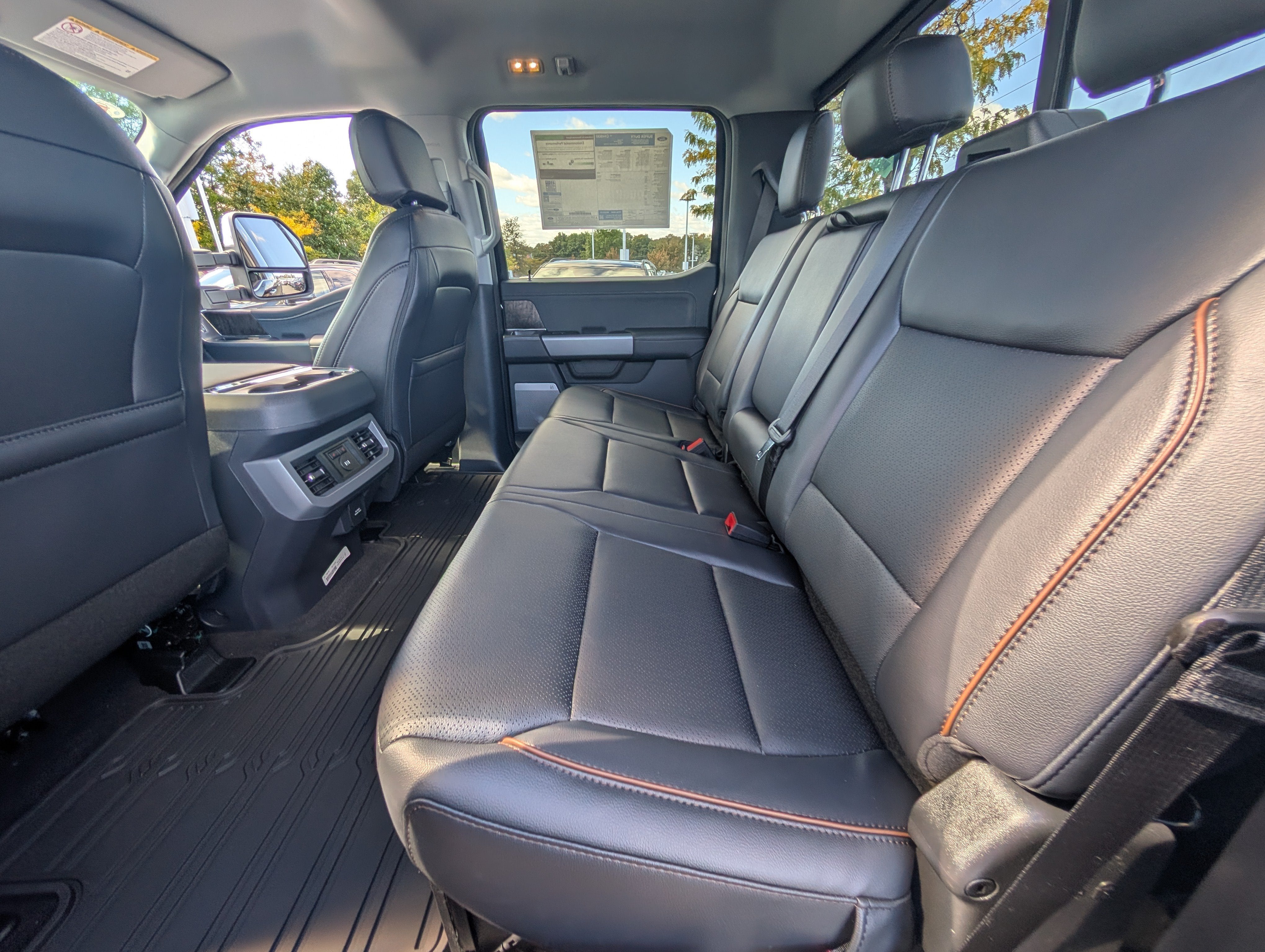 2027 Ford Super Duty F-350 SRW LARIAT
