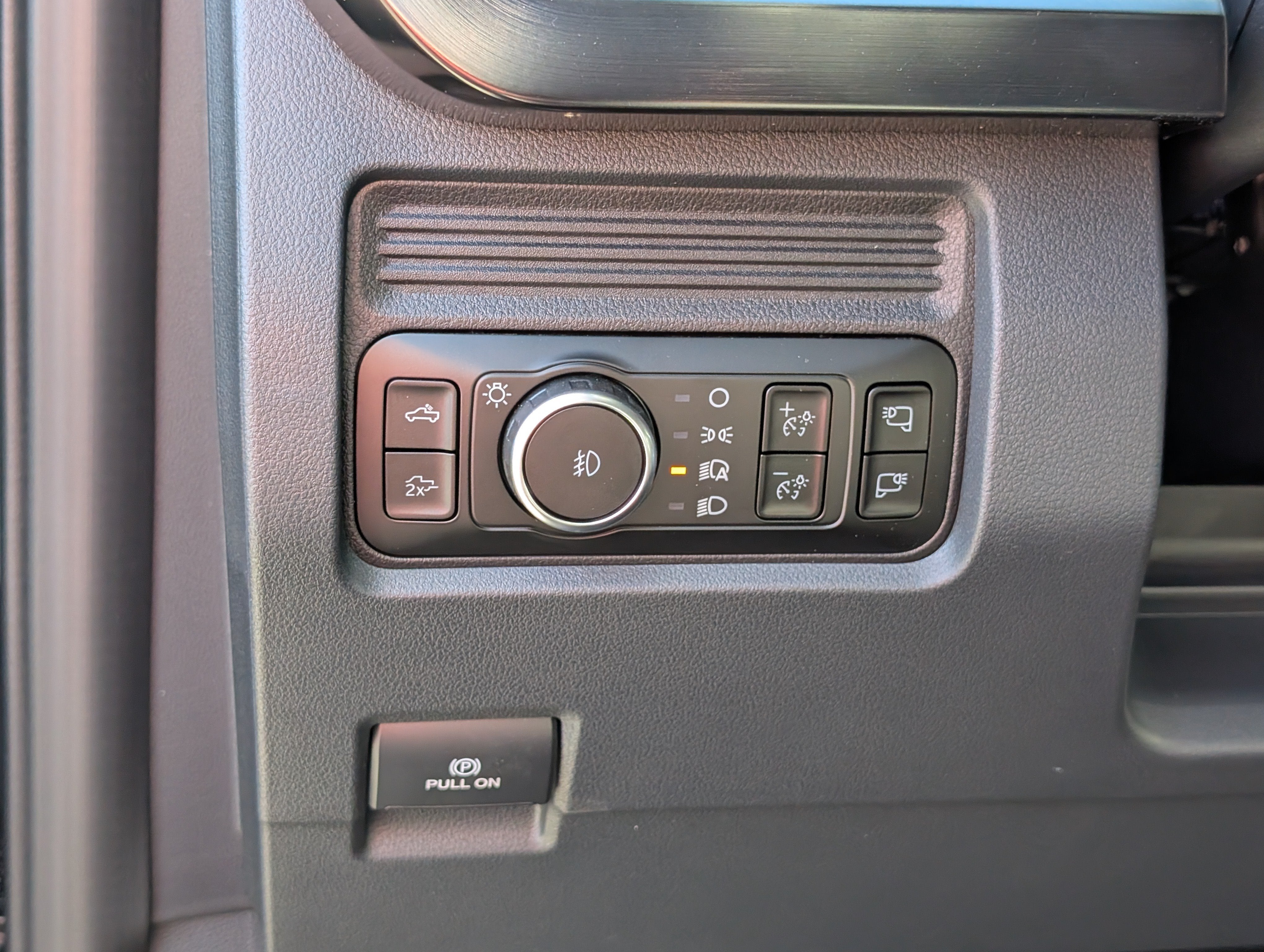 2027 Ford Super Duty F-350 SRW LARIAT