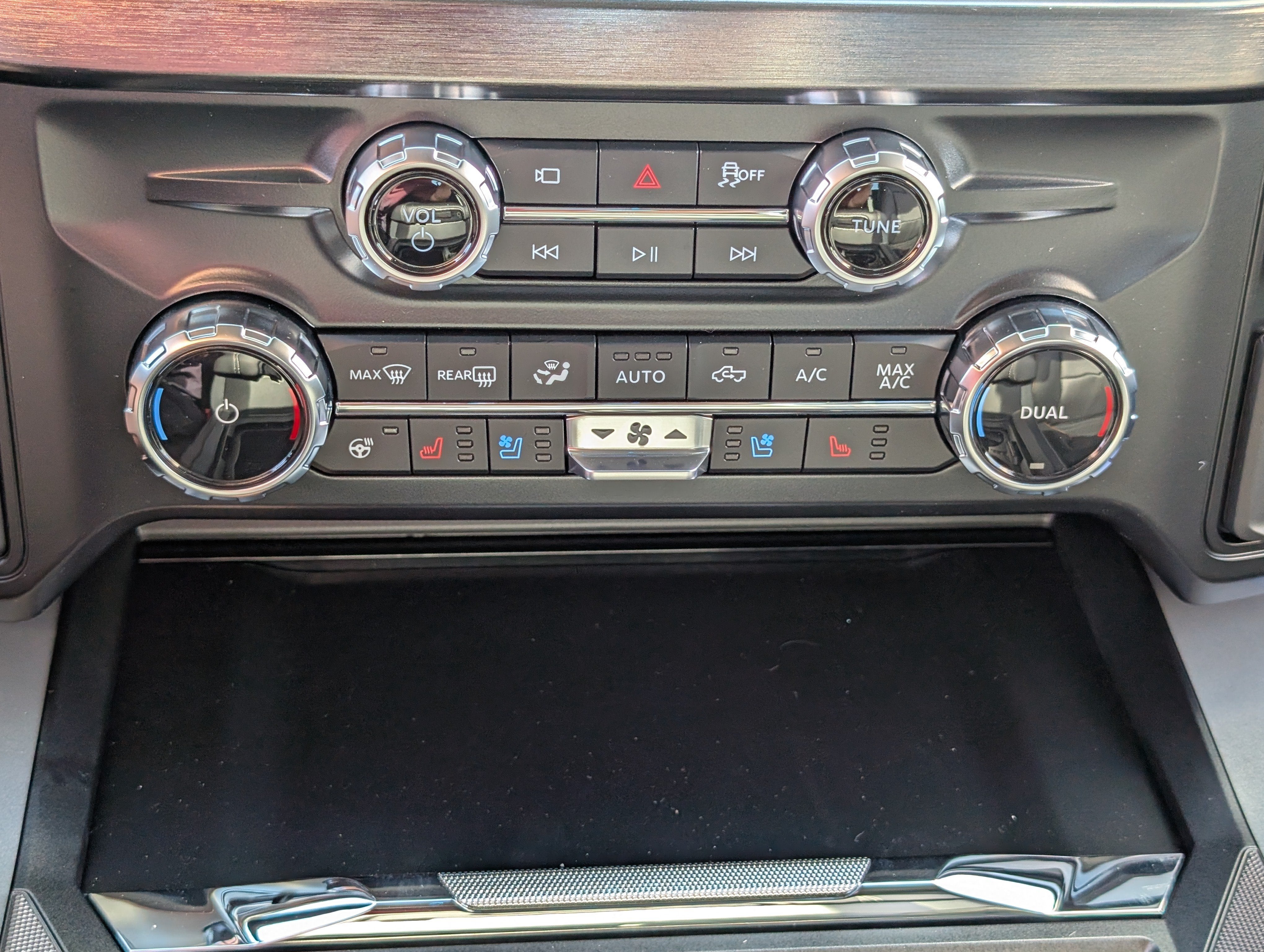 2027 Ford Super Duty F-350 SRW LARIAT