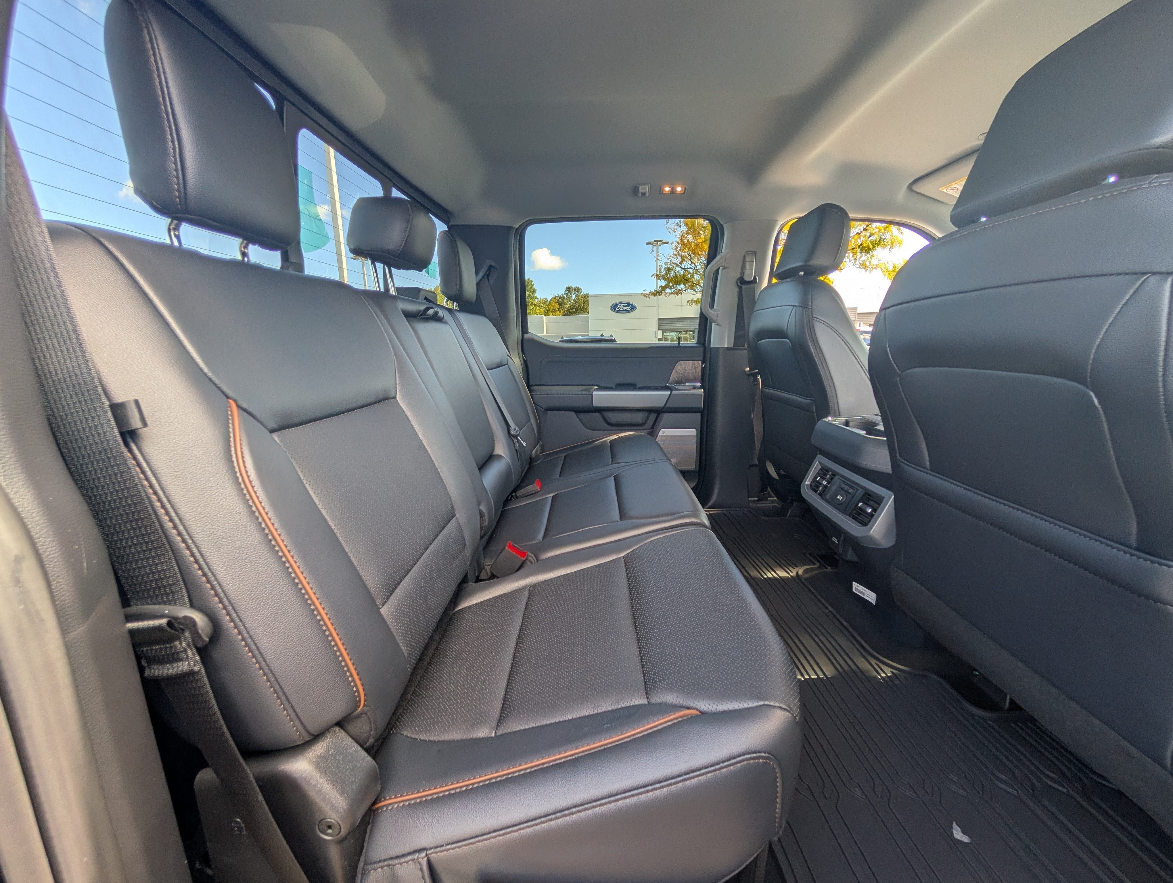 2027 Ford Super Duty F-350 SRW LARIAT