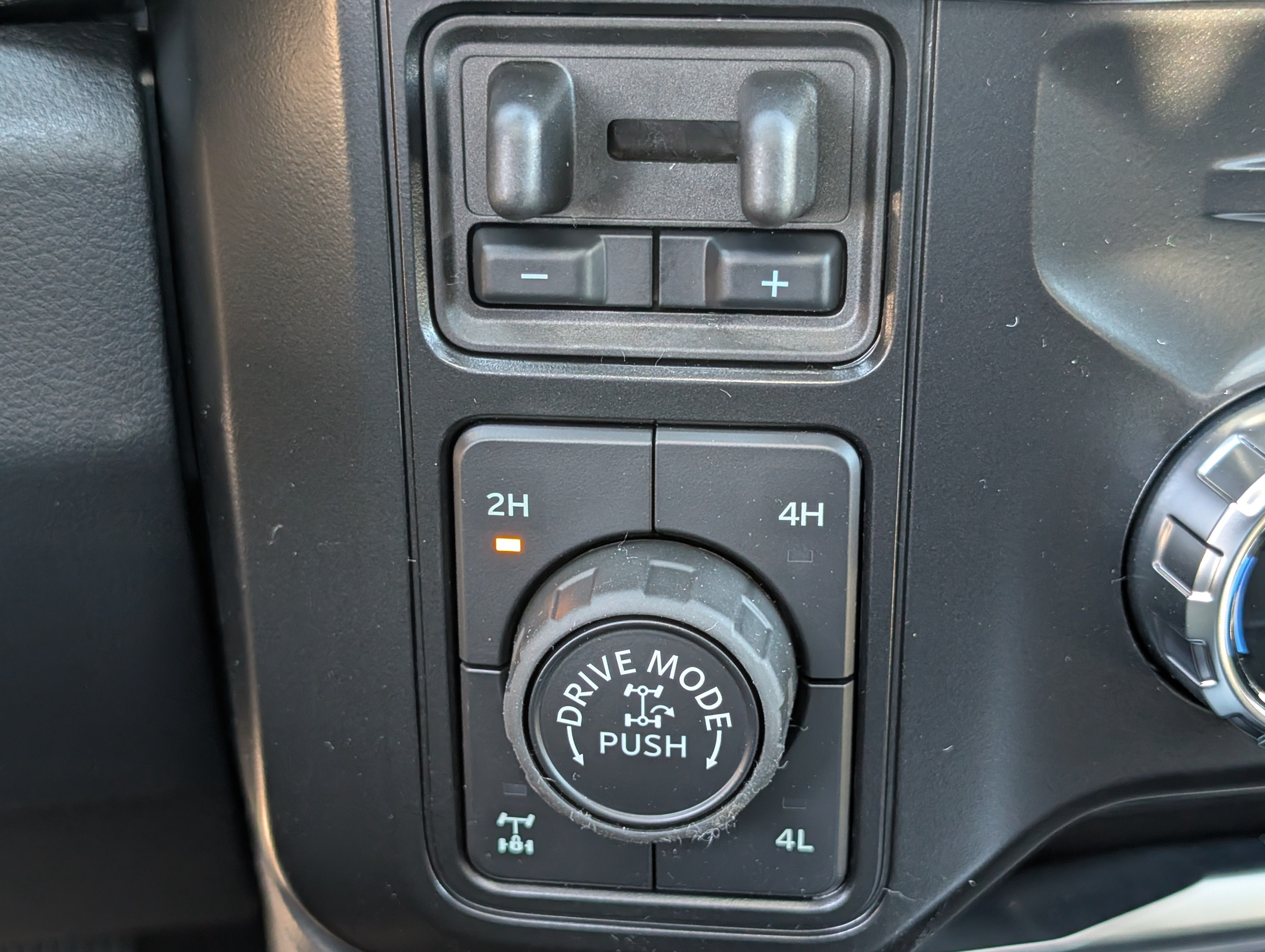 2027 Ford Super Duty F-350 SRW Platinum