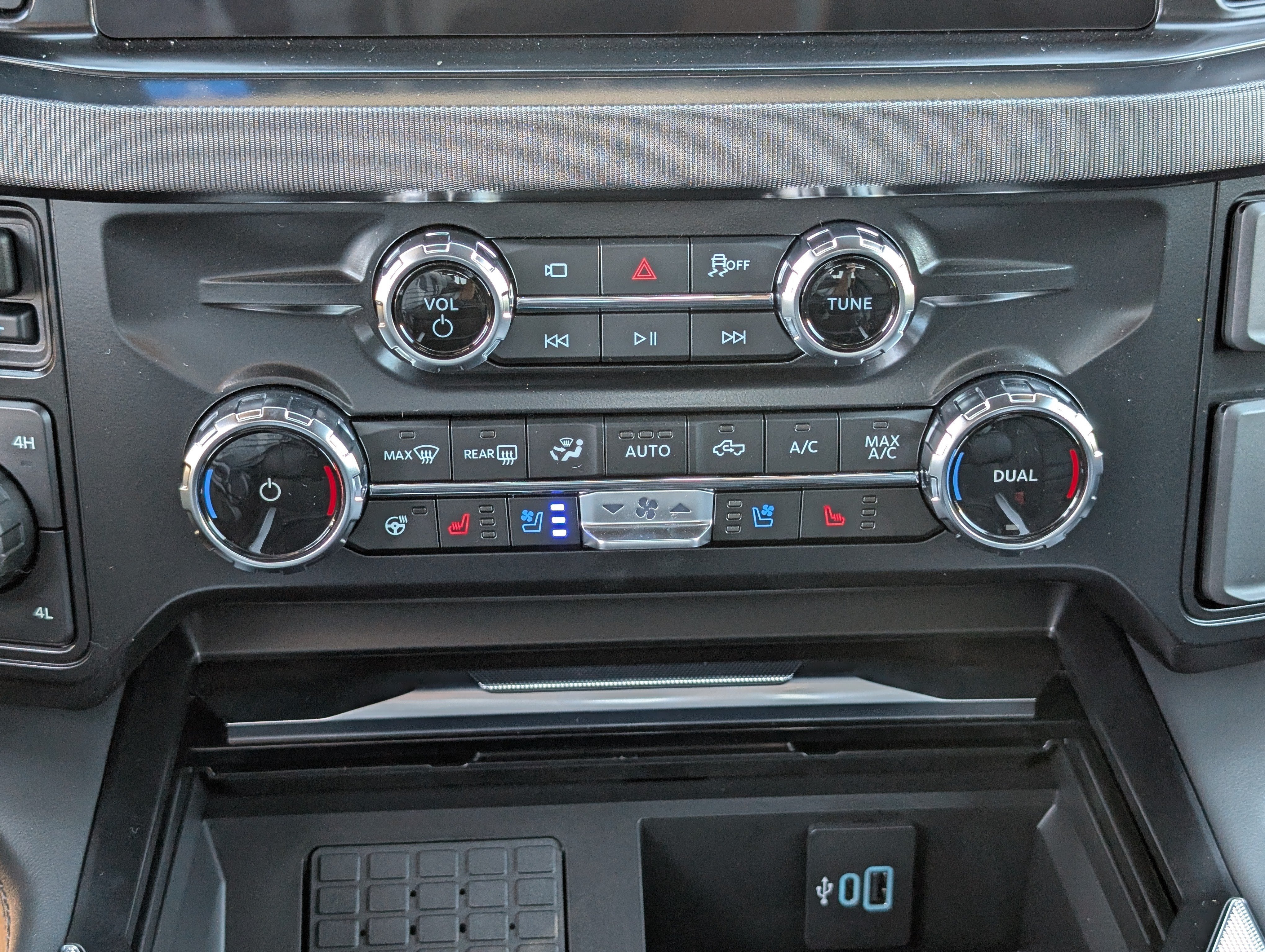 2027 Ford Super Duty F-350 SRW Platinum