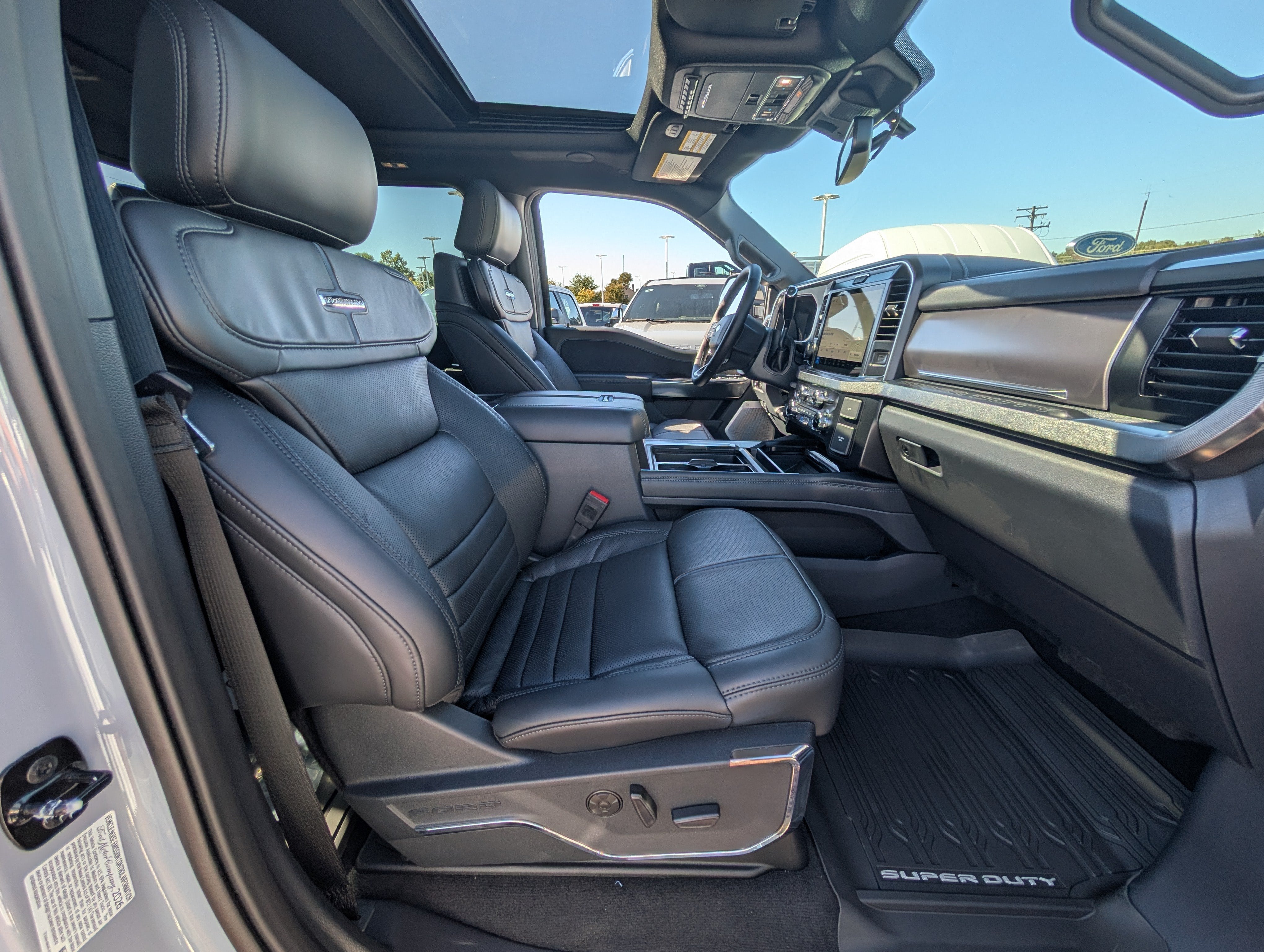 2027 Ford Super Duty F-350 SRW Platinum