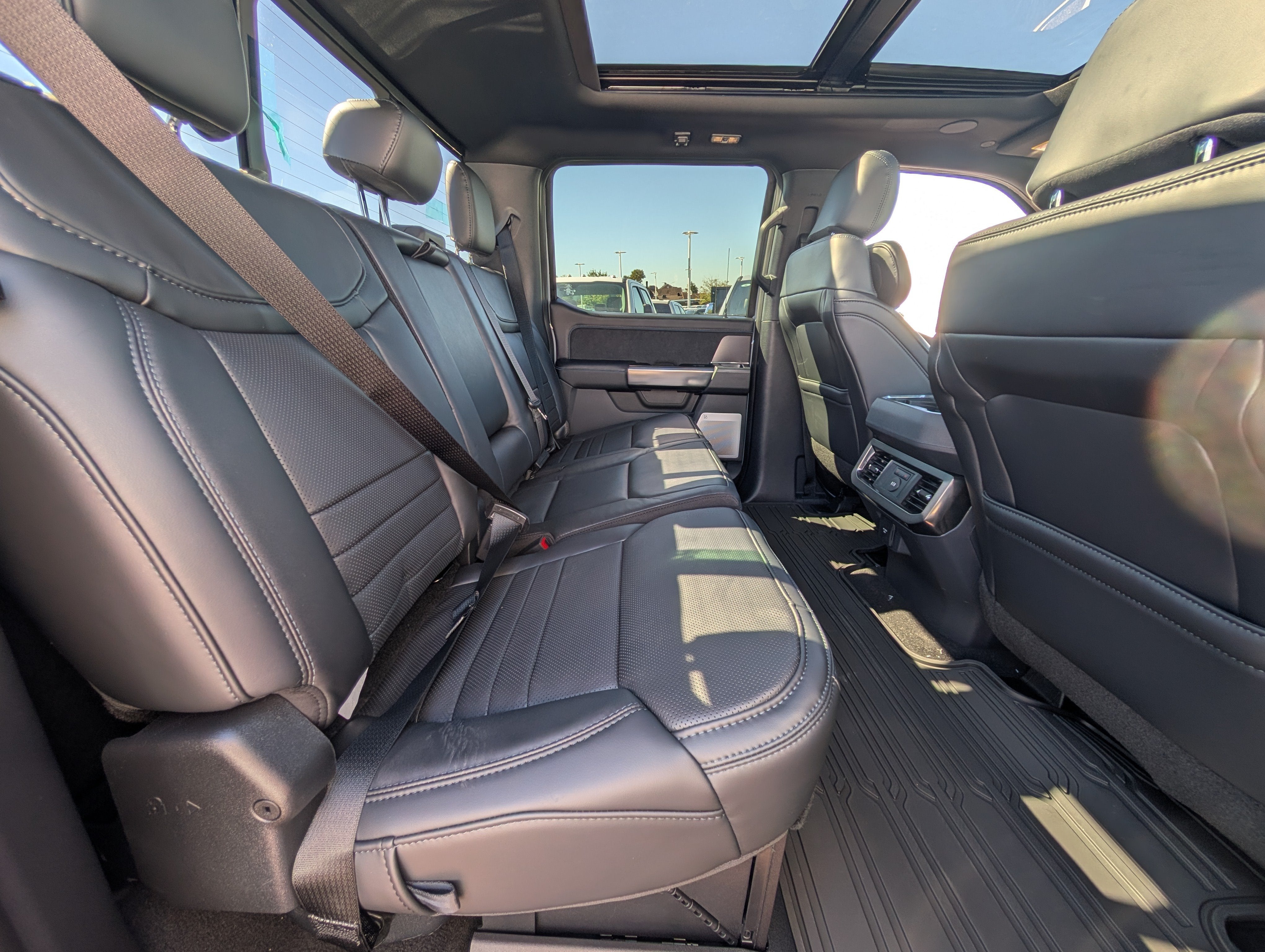 2027 Ford Super Duty F-350 SRW Platinum