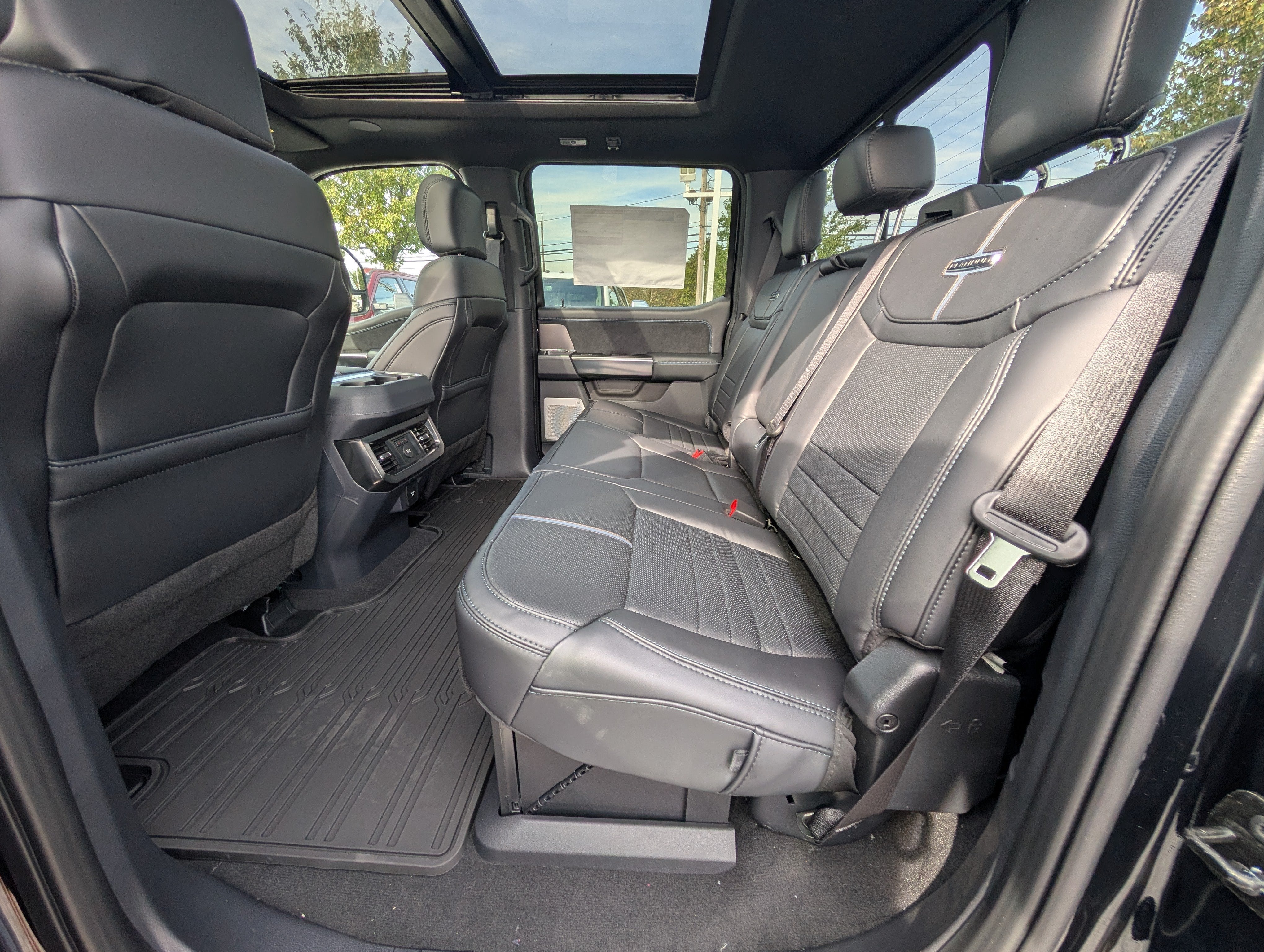 2026 Ford Super Duty F-350 SRW Platinum