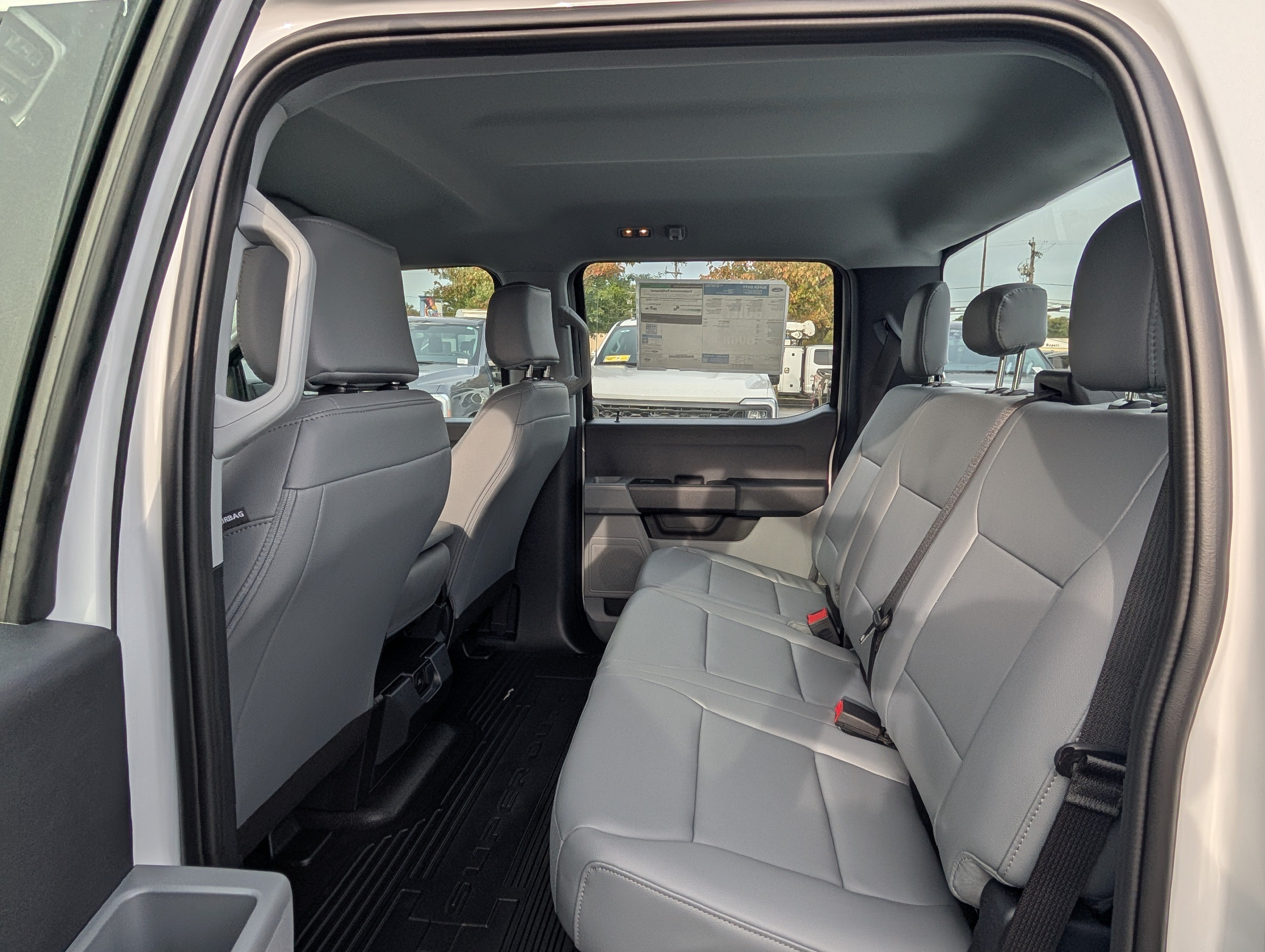 2027 Ford Super Duty F-350 DRW XL