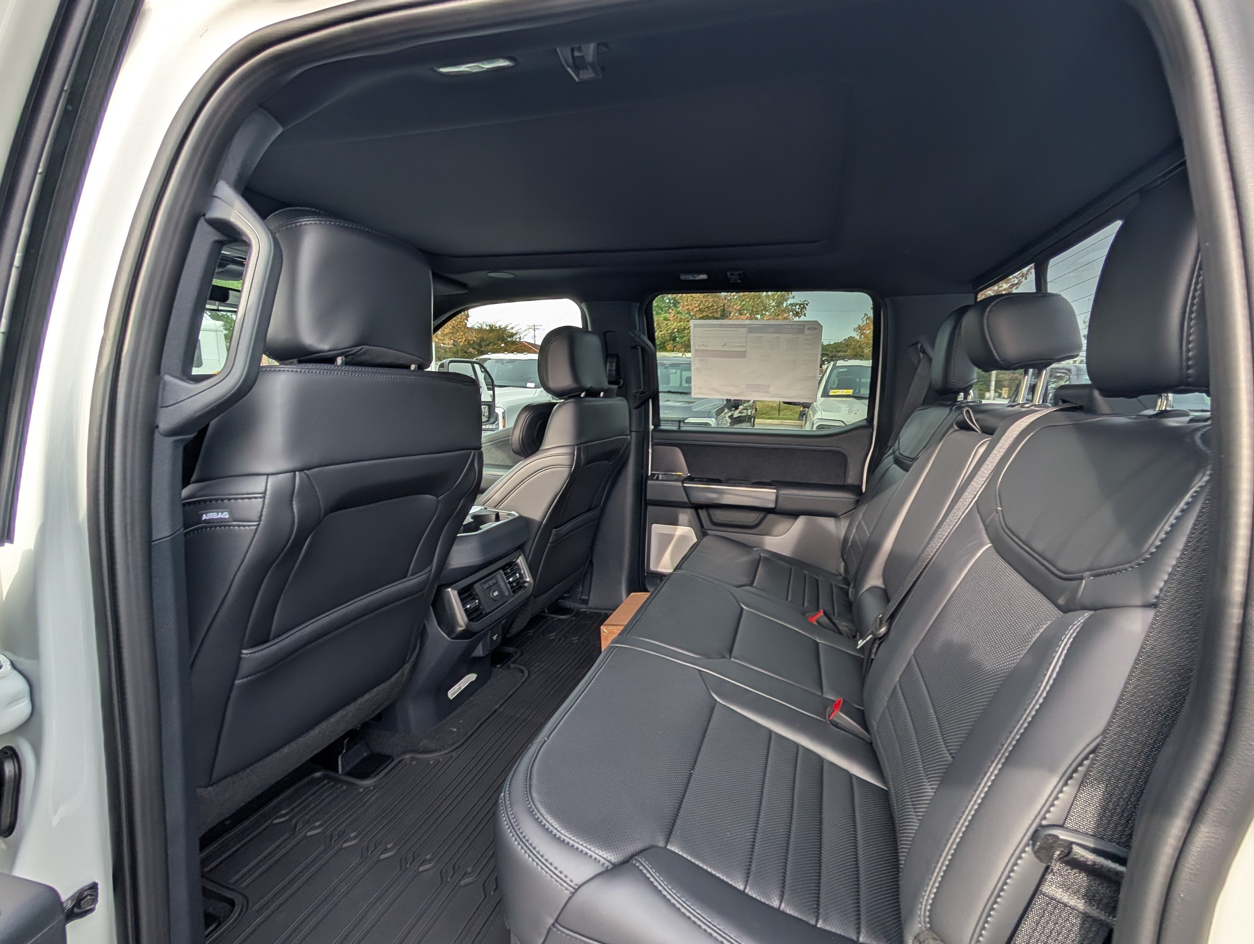 2027 Ford Super Duty F-350 DRW Platinum