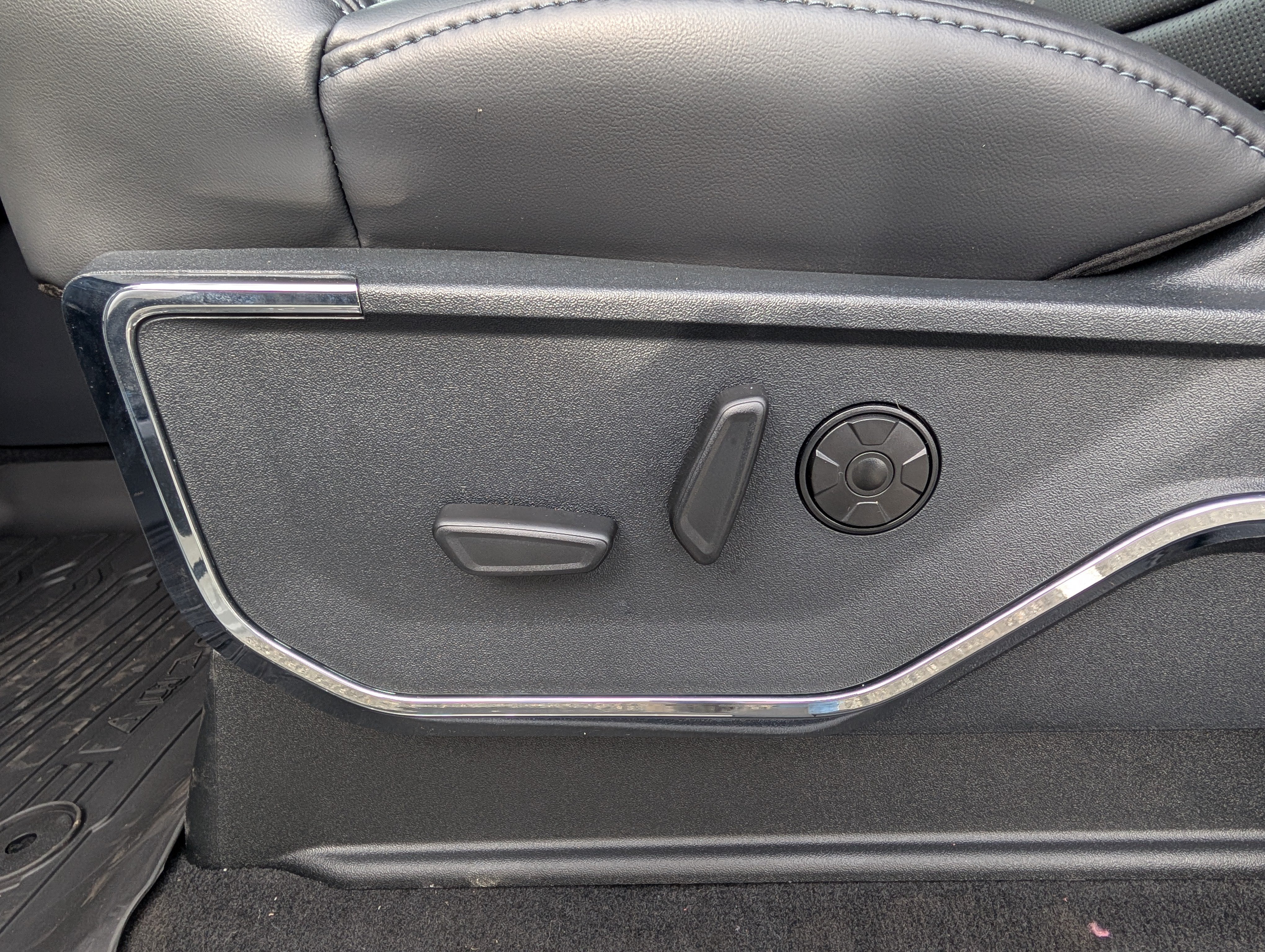 2027 Ford Super Duty F-350 DRW Platinum