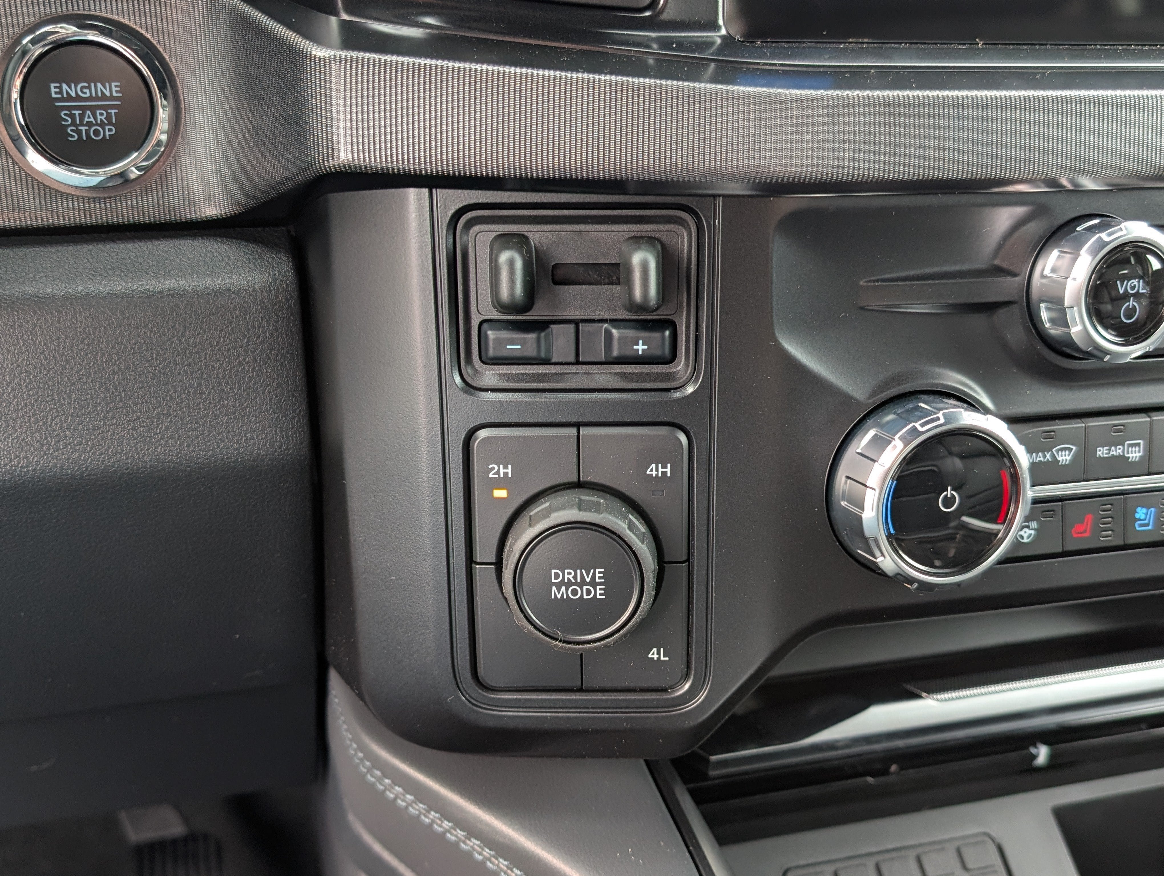 2027 Ford Super Duty F-350 DRW Platinum