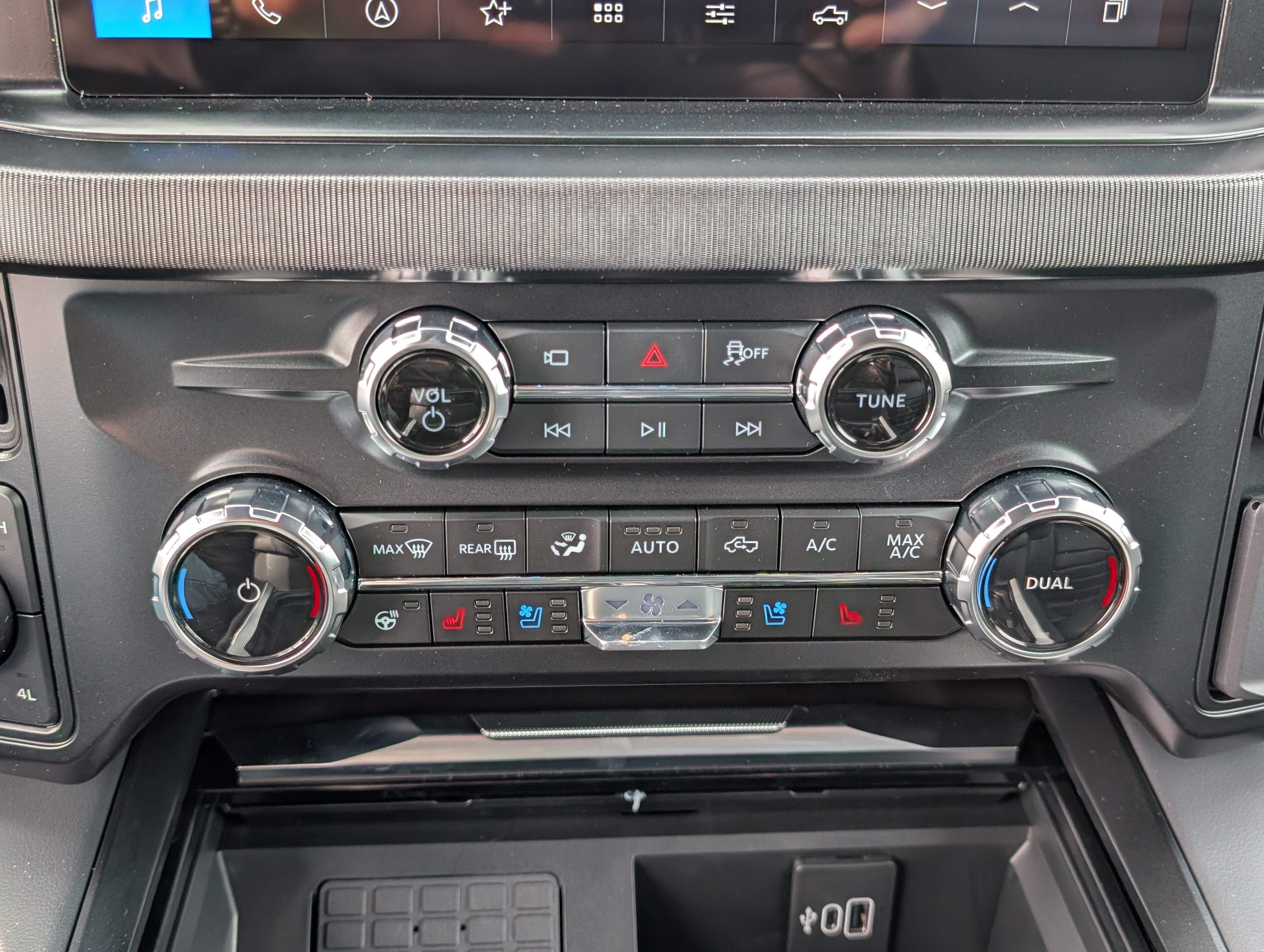 2027 Ford Super Duty F-350 DRW Platinum