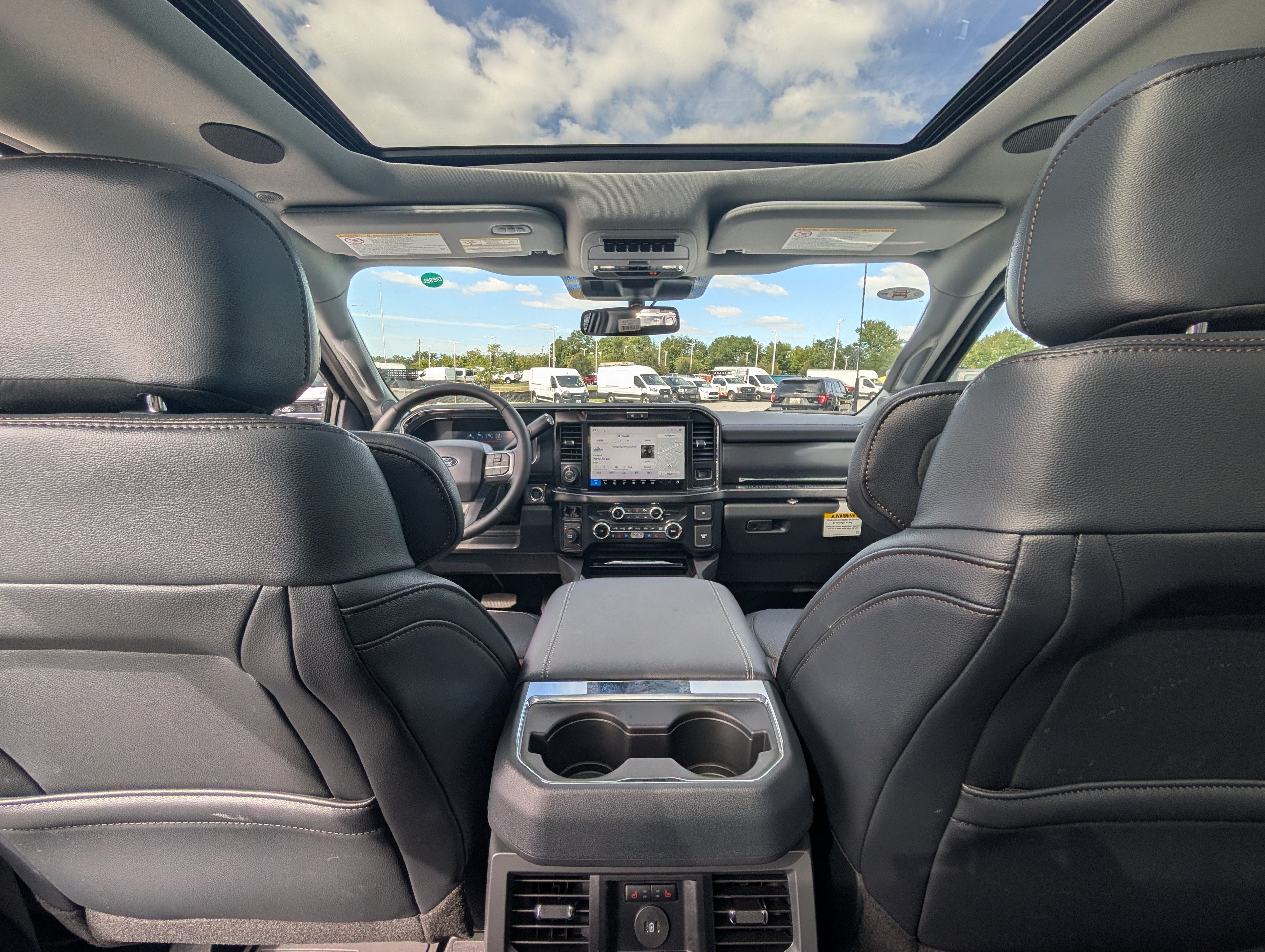 2027 Ford Super Duty F-350 DRW LARIAT