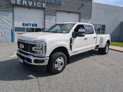 2027 Ford Super Duty F-350 DRW LARIAT