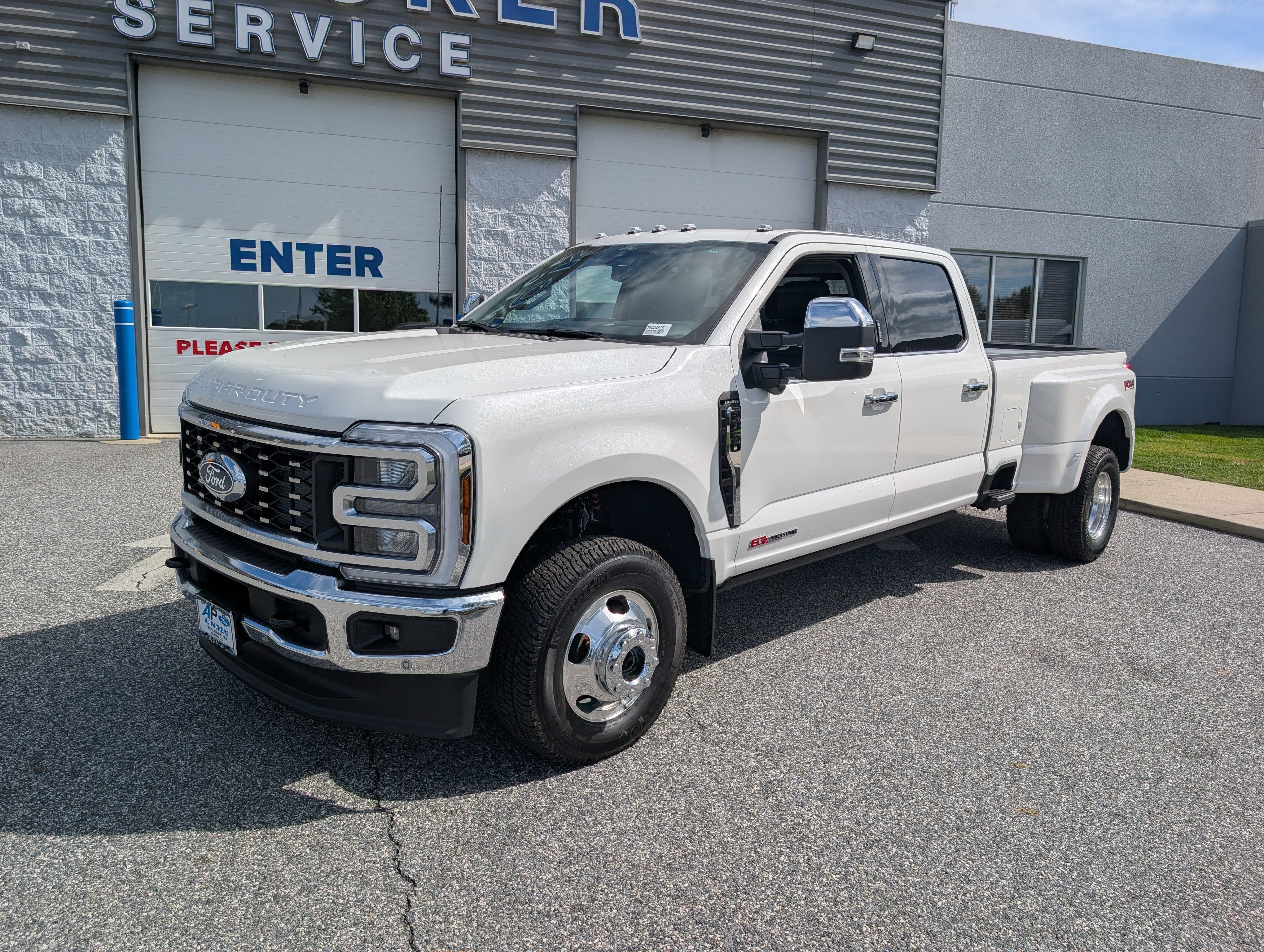 2027 Ford Super Duty F-350 DRW LARIAT