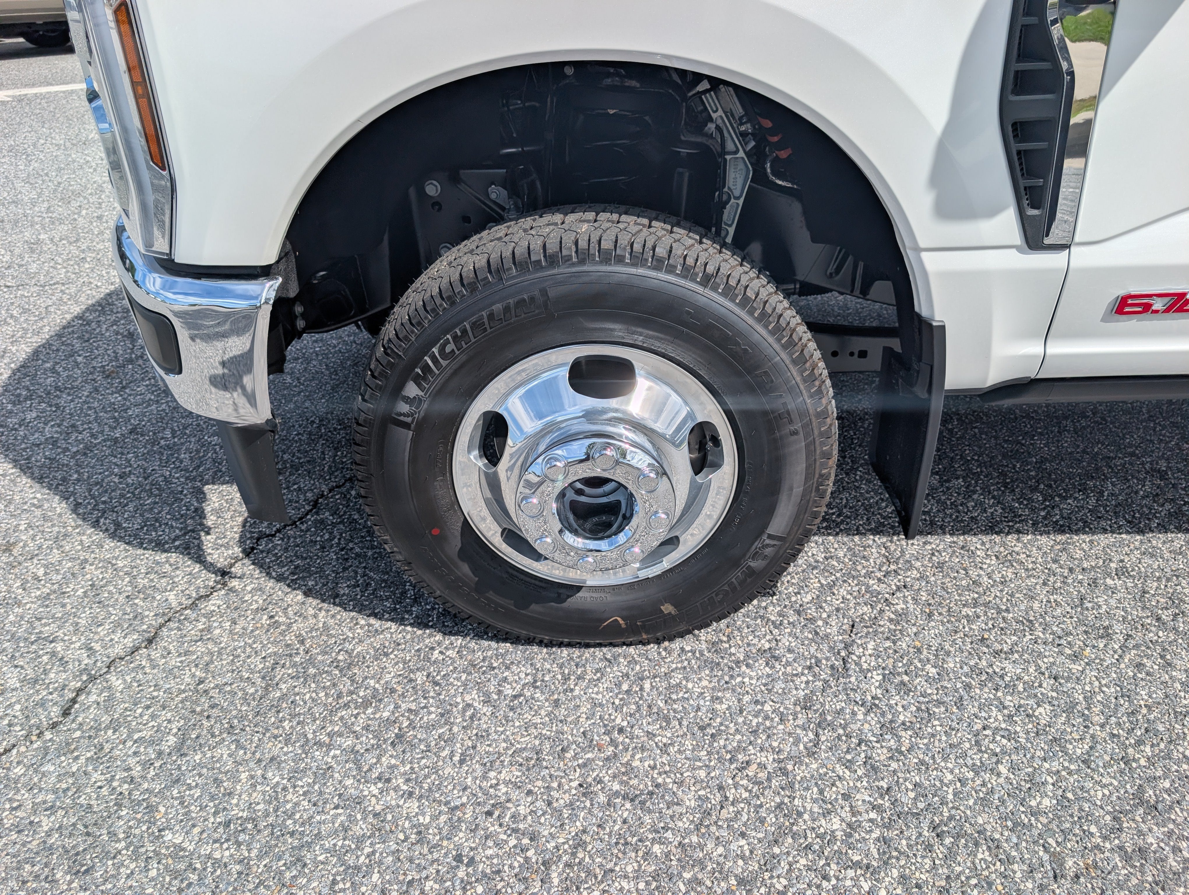 2027 Ford Super Duty F-350 DRW LARIAT