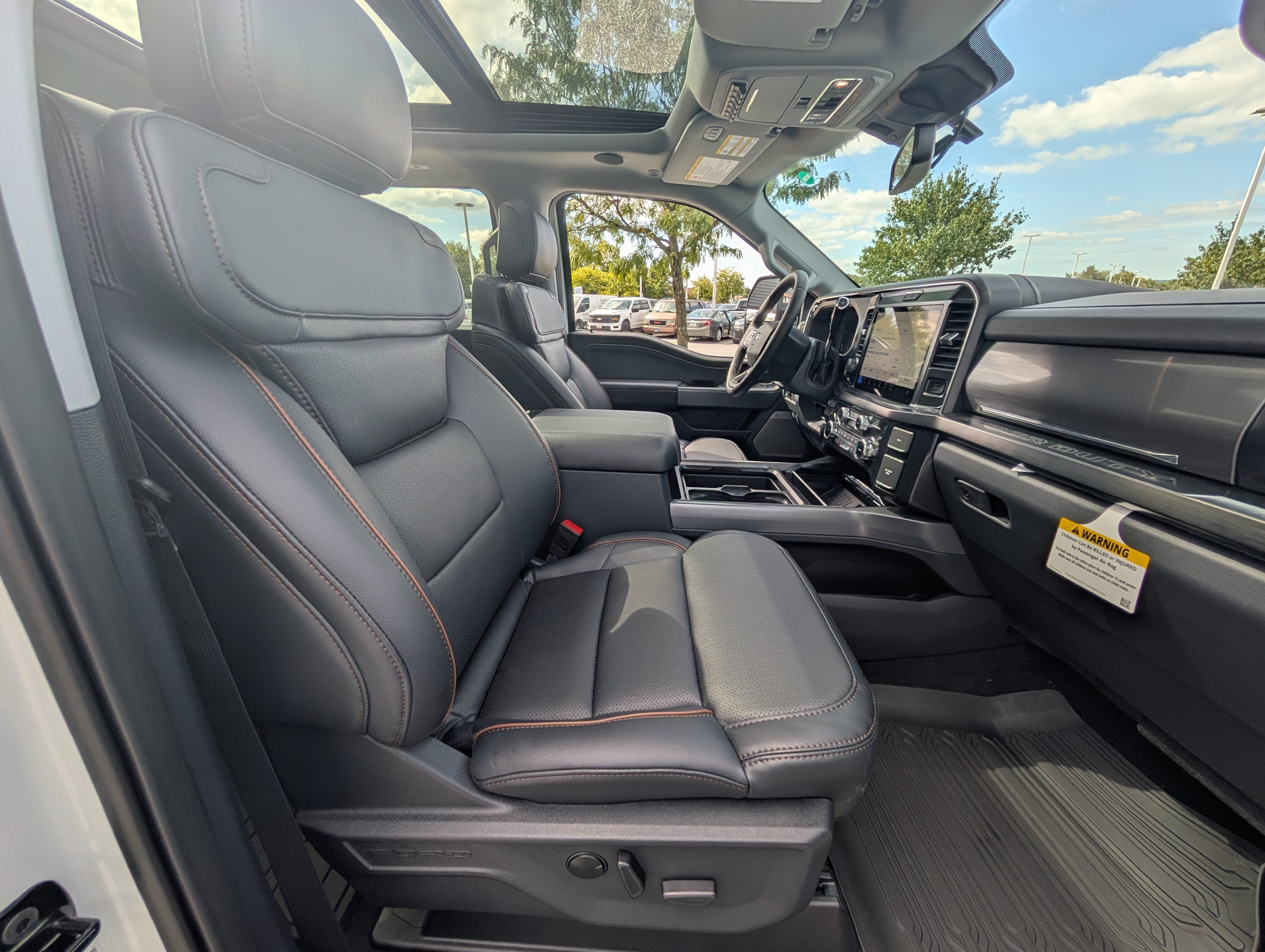 2027 Ford Super Duty F-350 DRW LARIAT