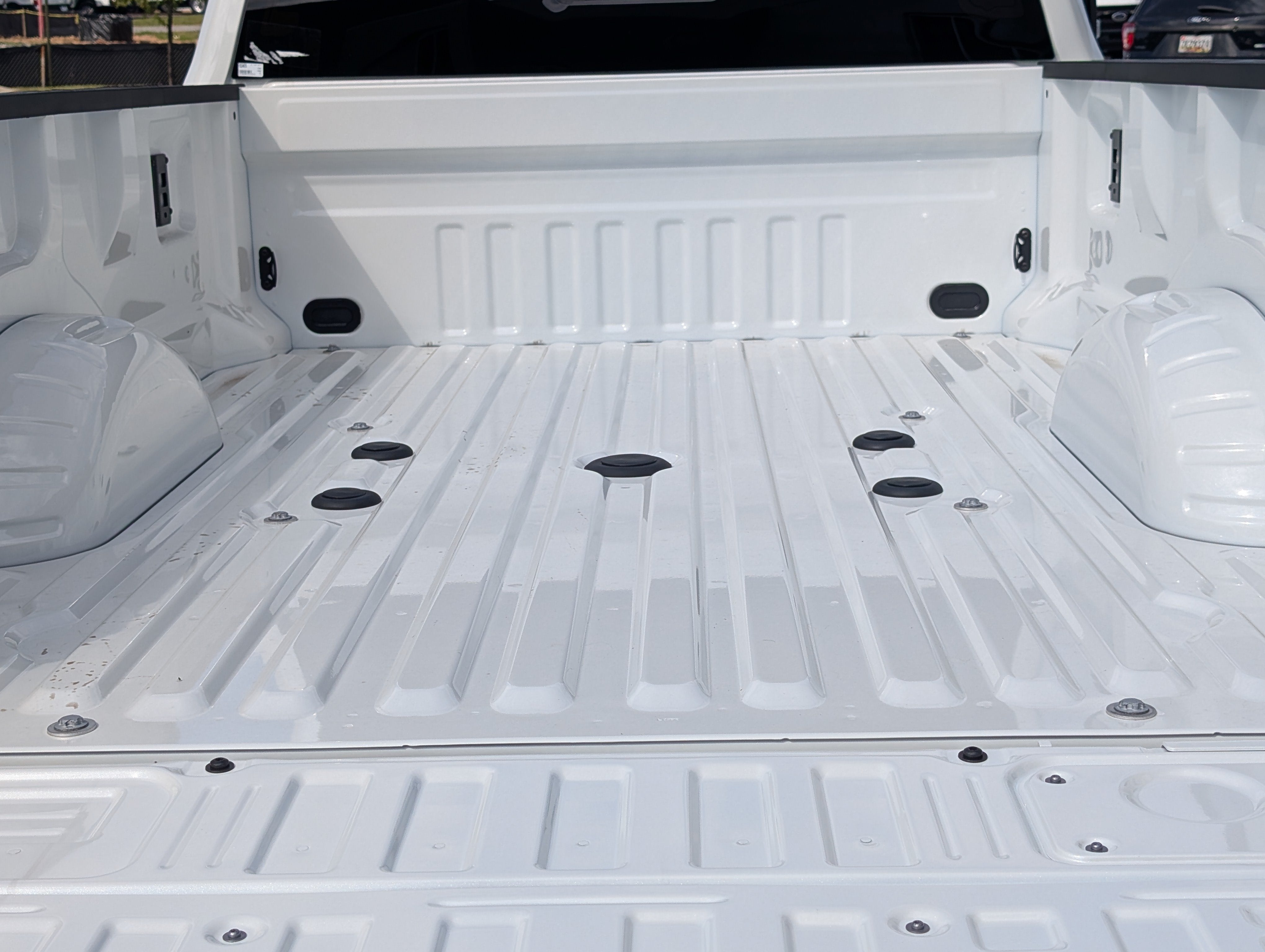 2027 Ford Super Duty F-350 DRW LARIAT