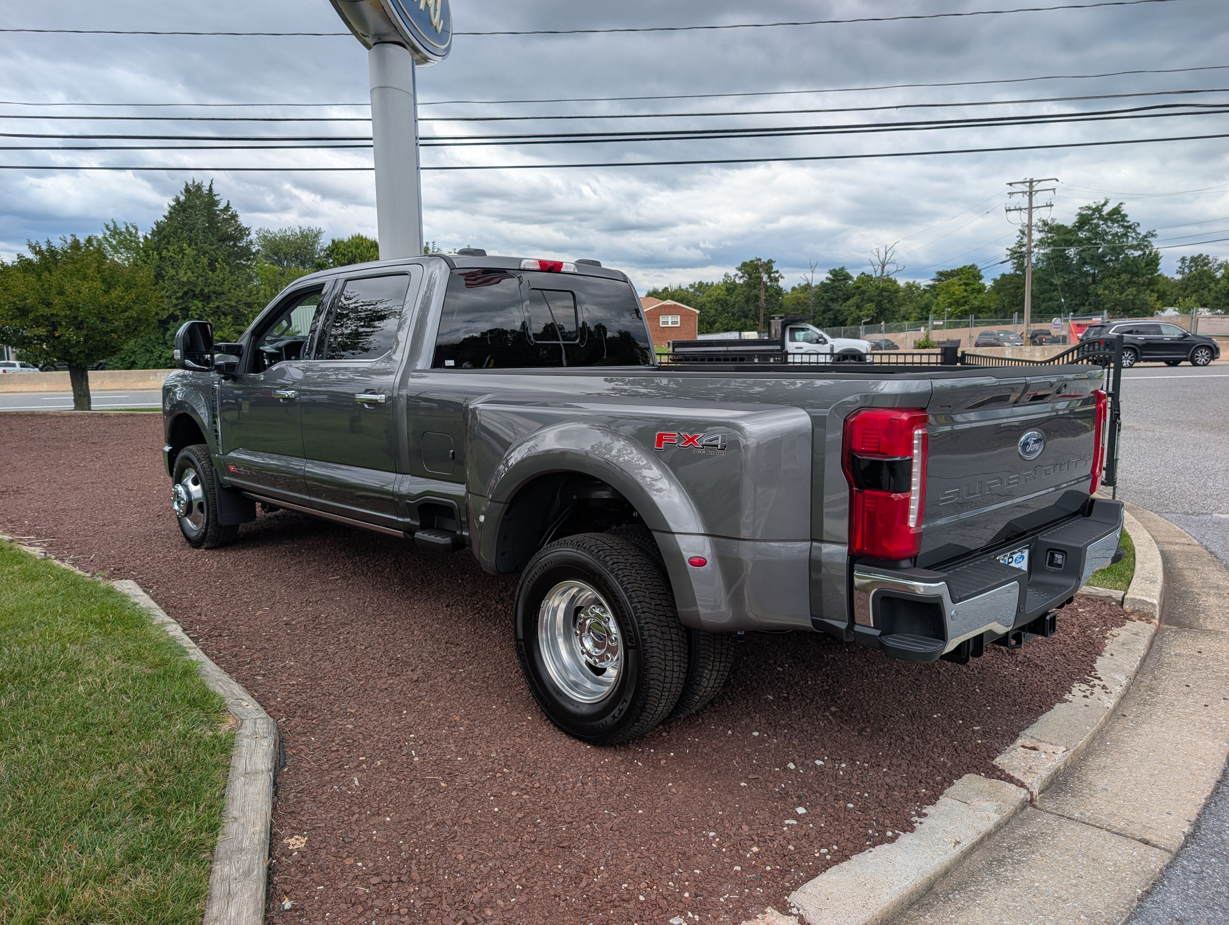2026 Ford Super Duty F-350 DRW LARIAT