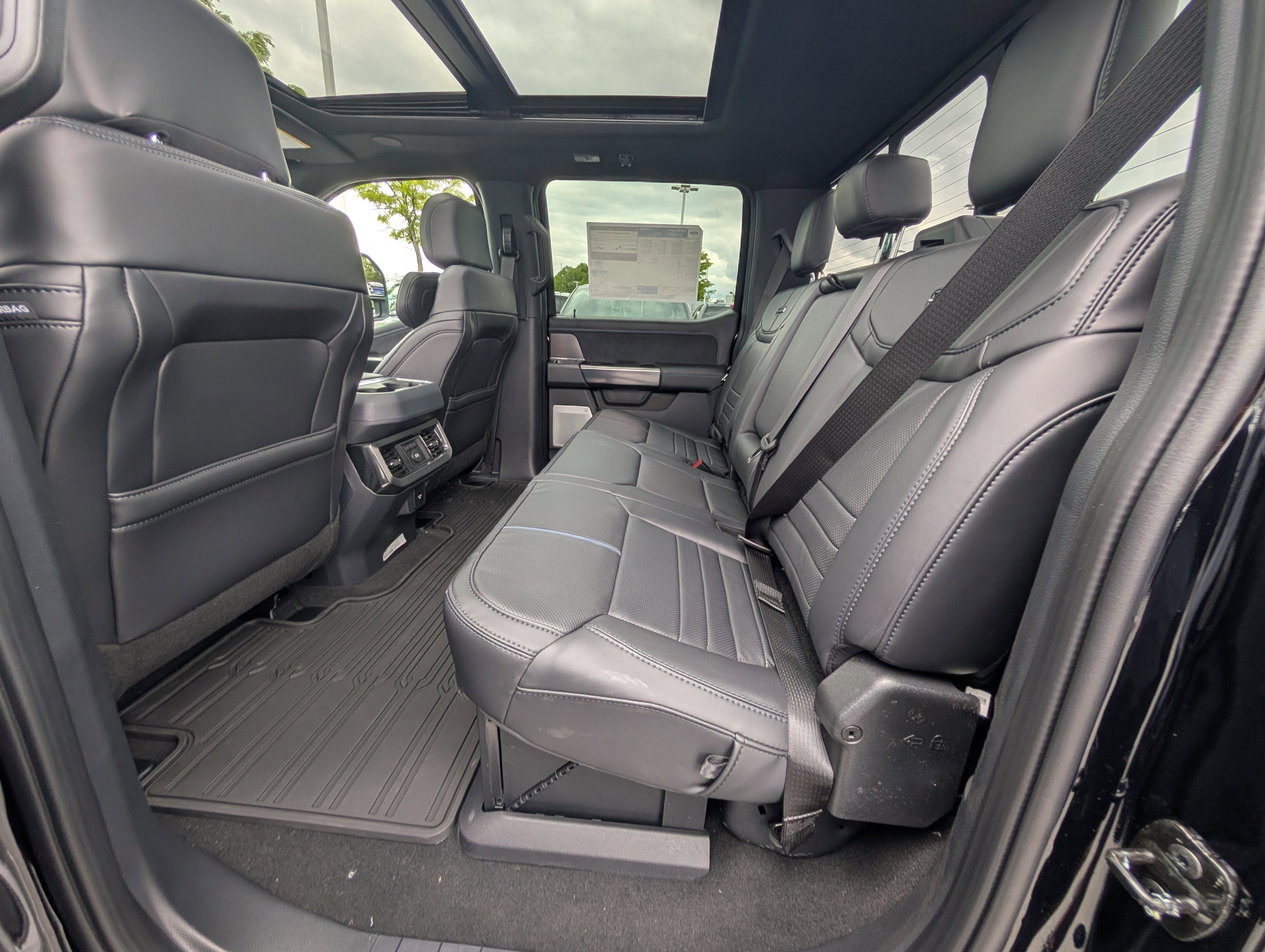 2026 Ford Super Duty F-350 DRW Platinum