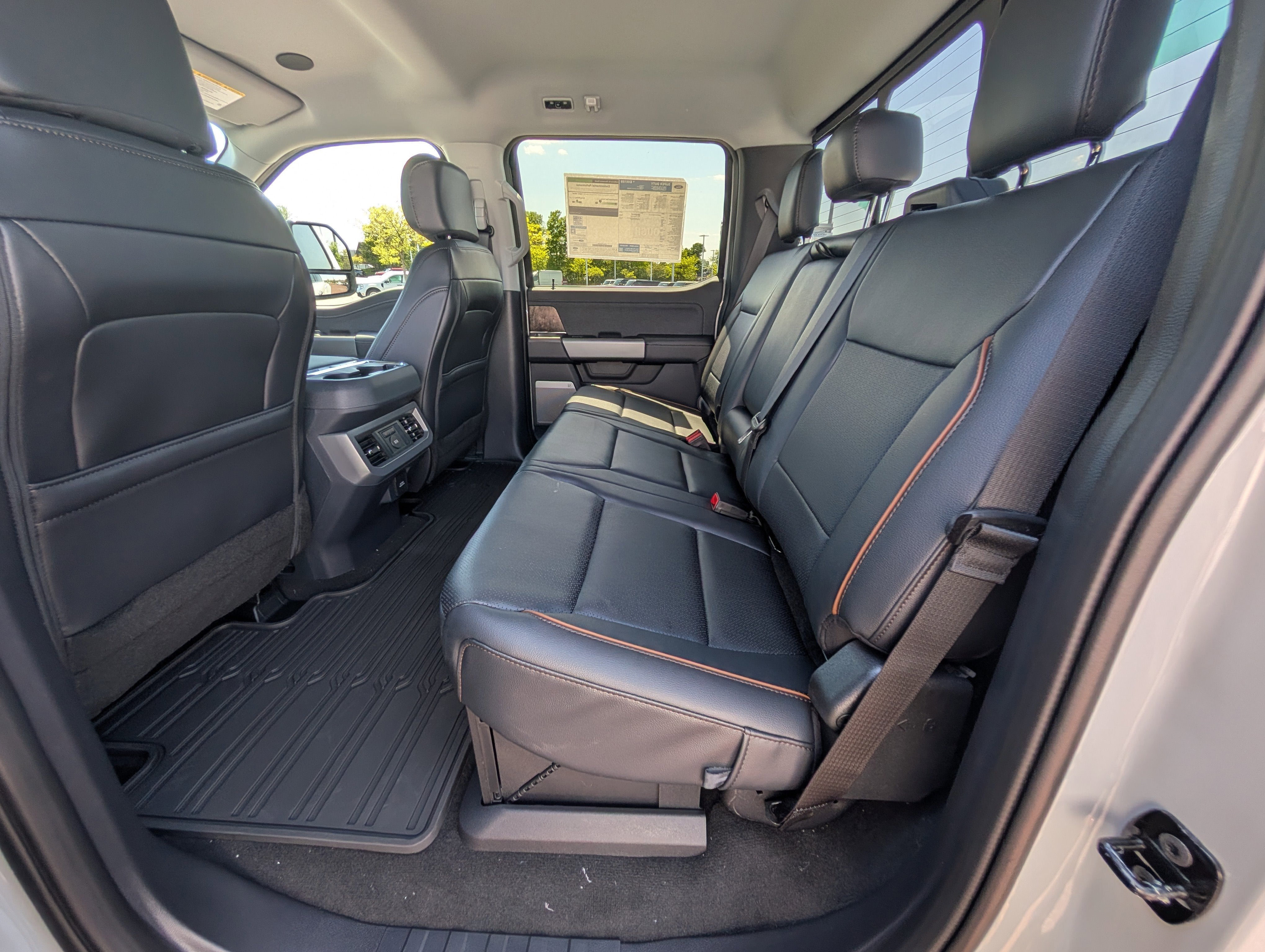 2026 Ford Super Duty F-350 DRW LARIAT