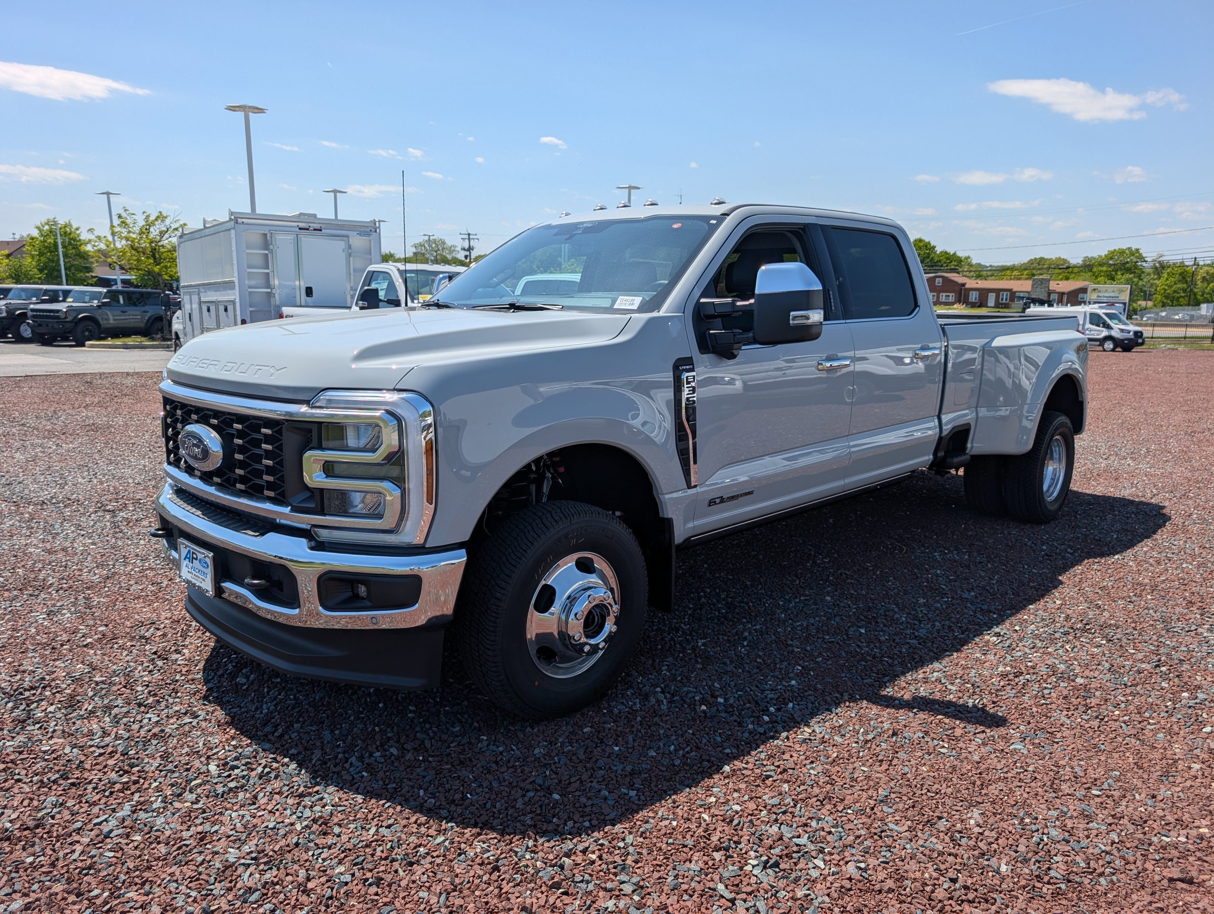 2026 Ford Super Duty F-350 DRW LARIAT