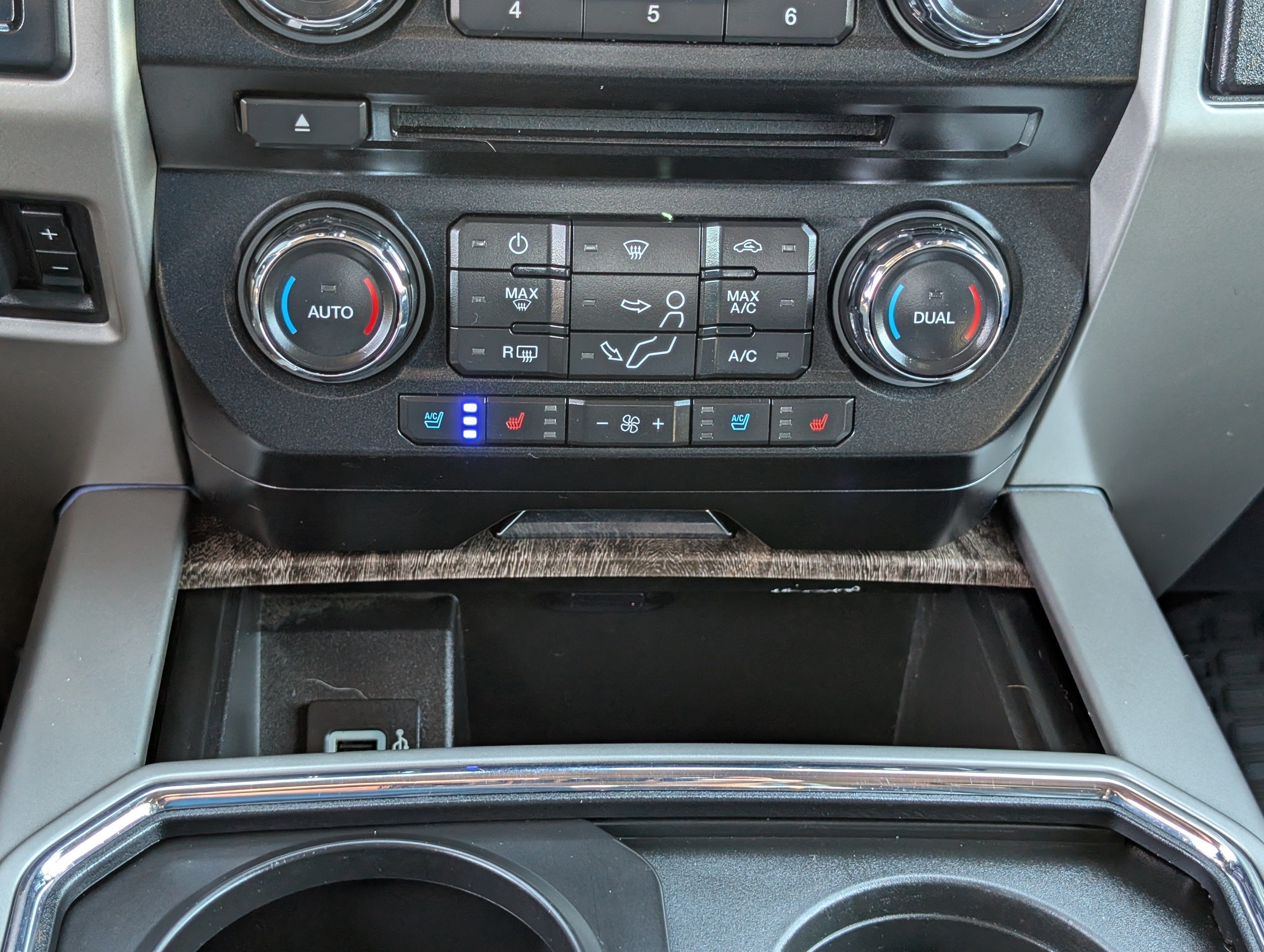 2018 Ford Super Duty F-350 DRW LARIAT