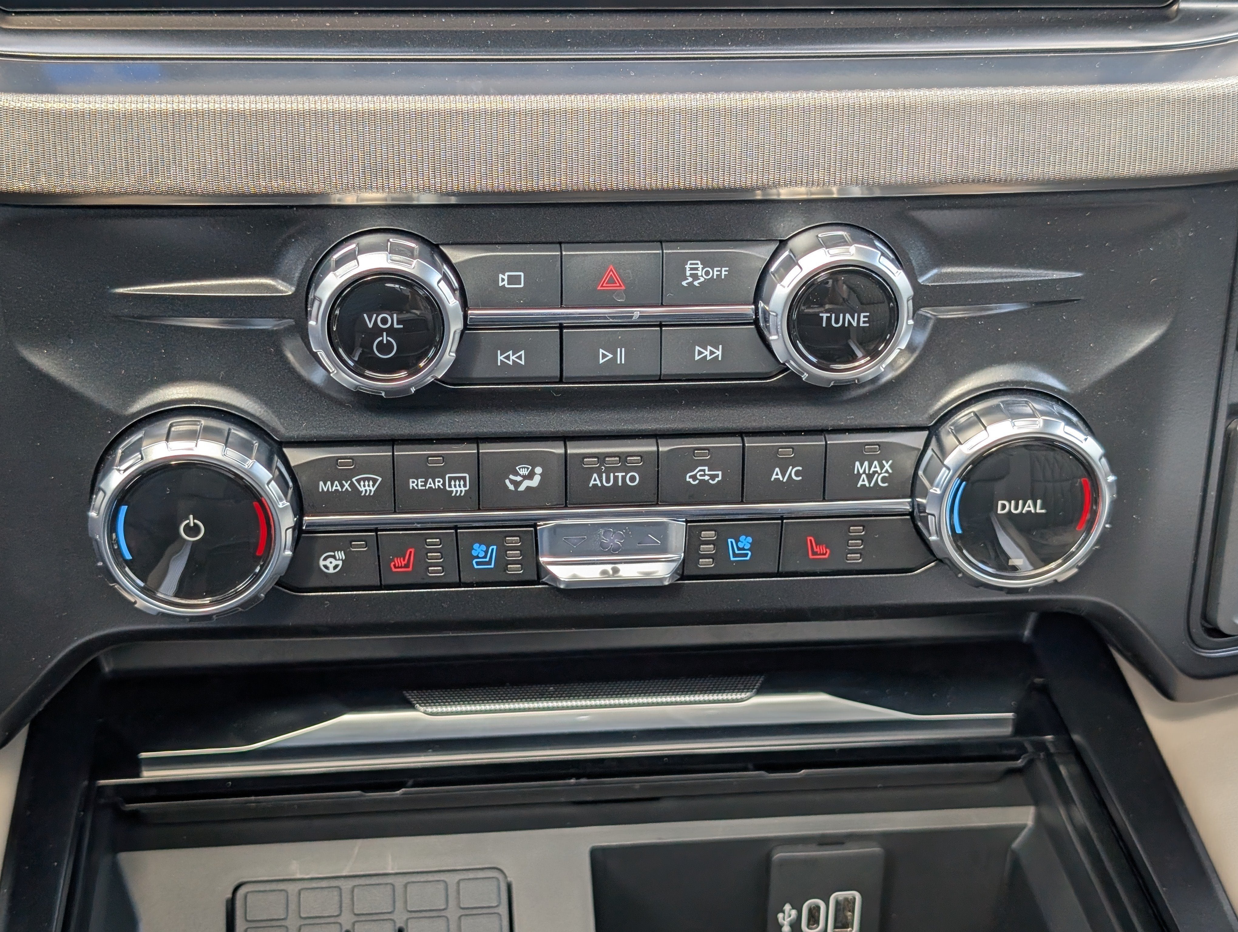 2027 Ford Super Duty F-450 DRW Platinum