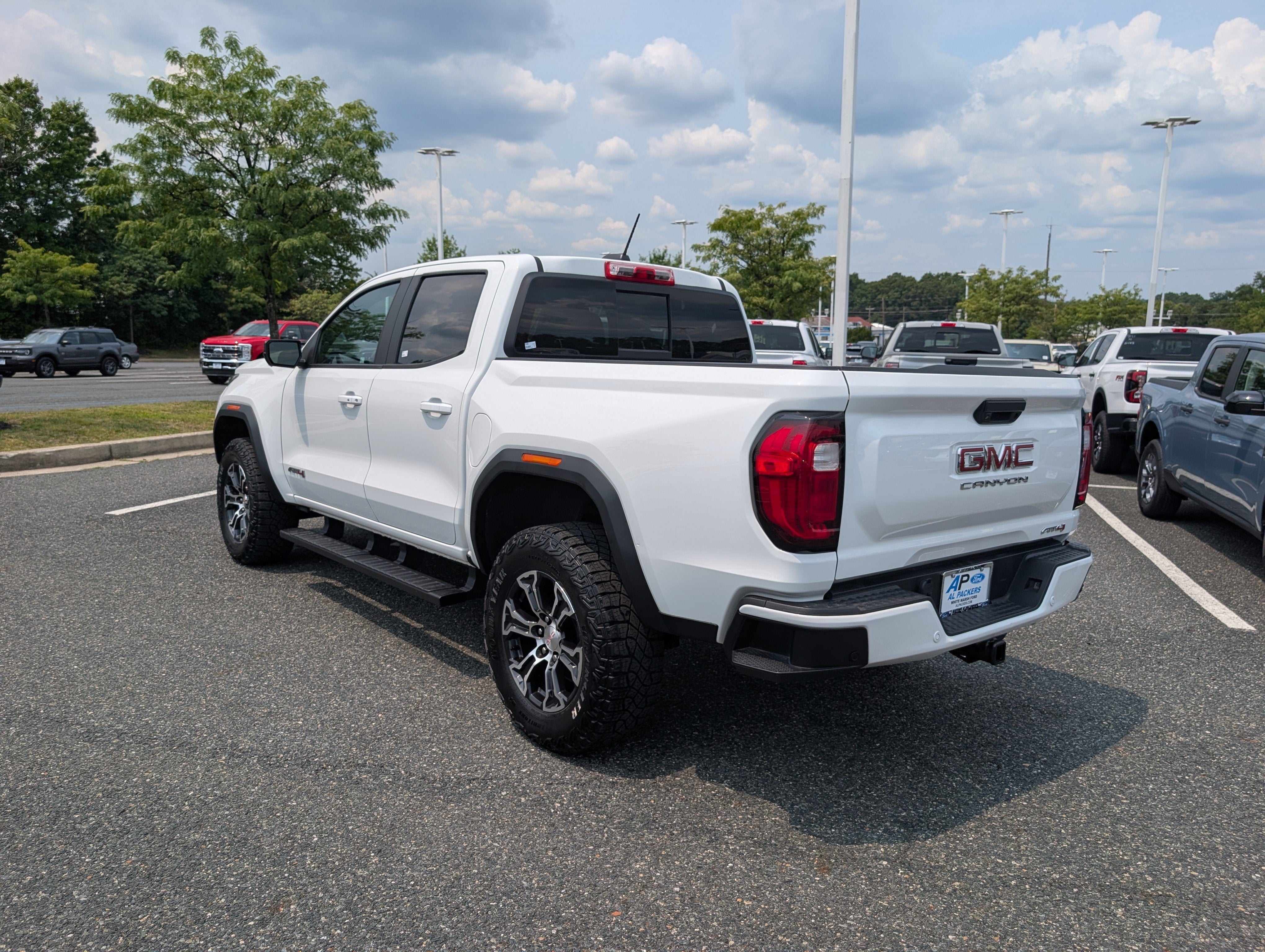 2023 GMC Canyon 4WD AT4