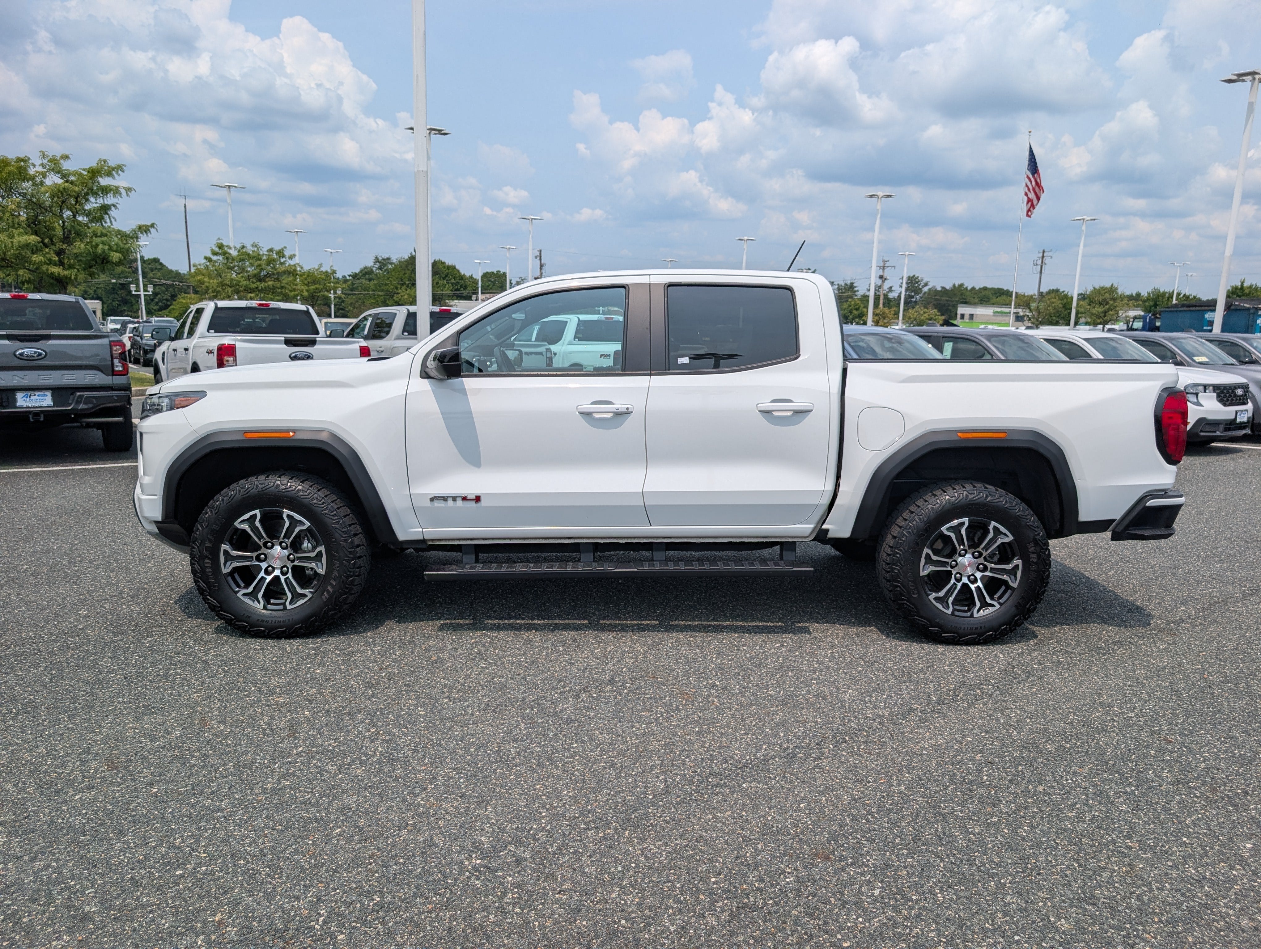 2023 GMC Canyon 4WD AT4