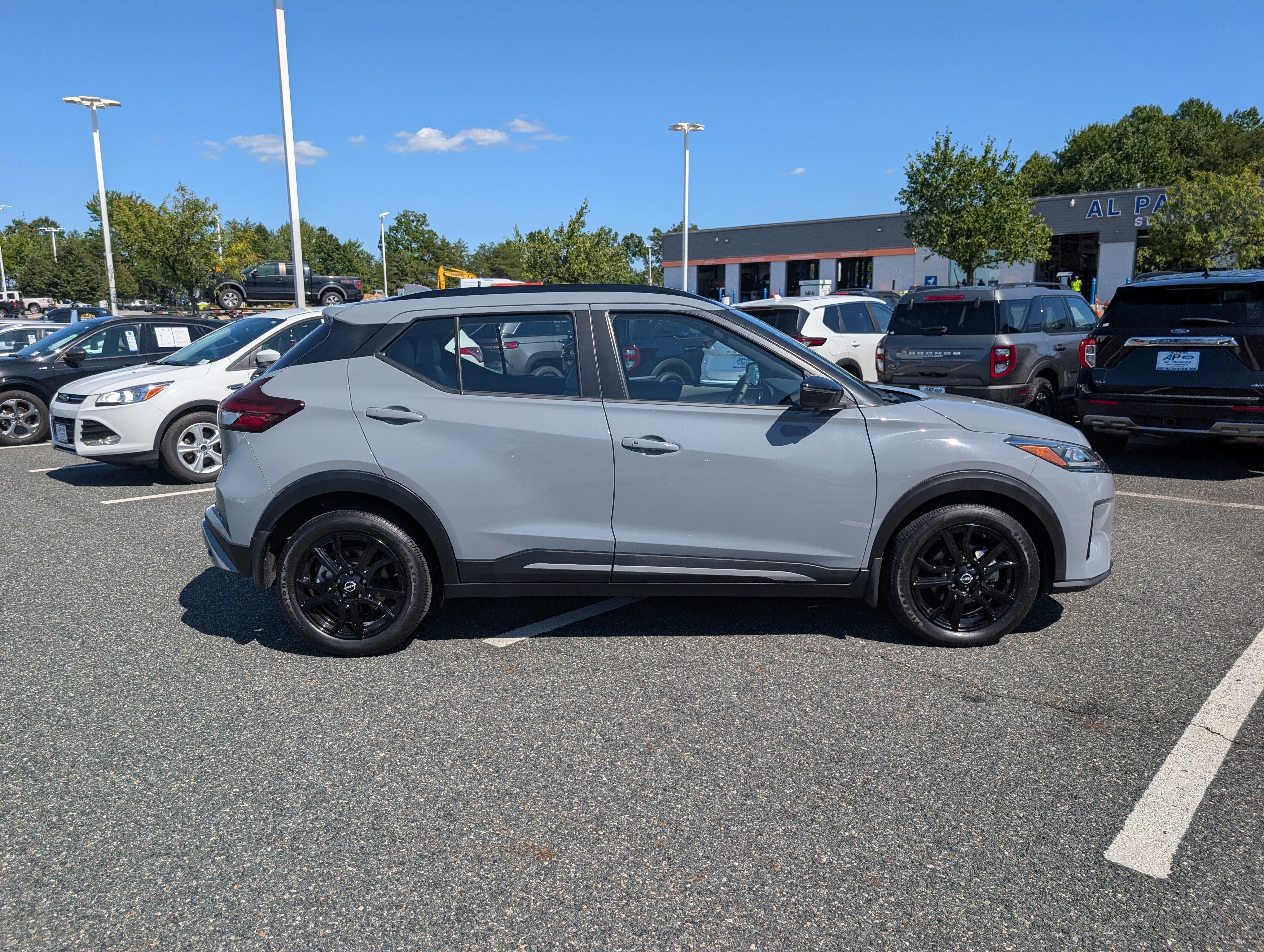 2023 Nissan Kicks SR